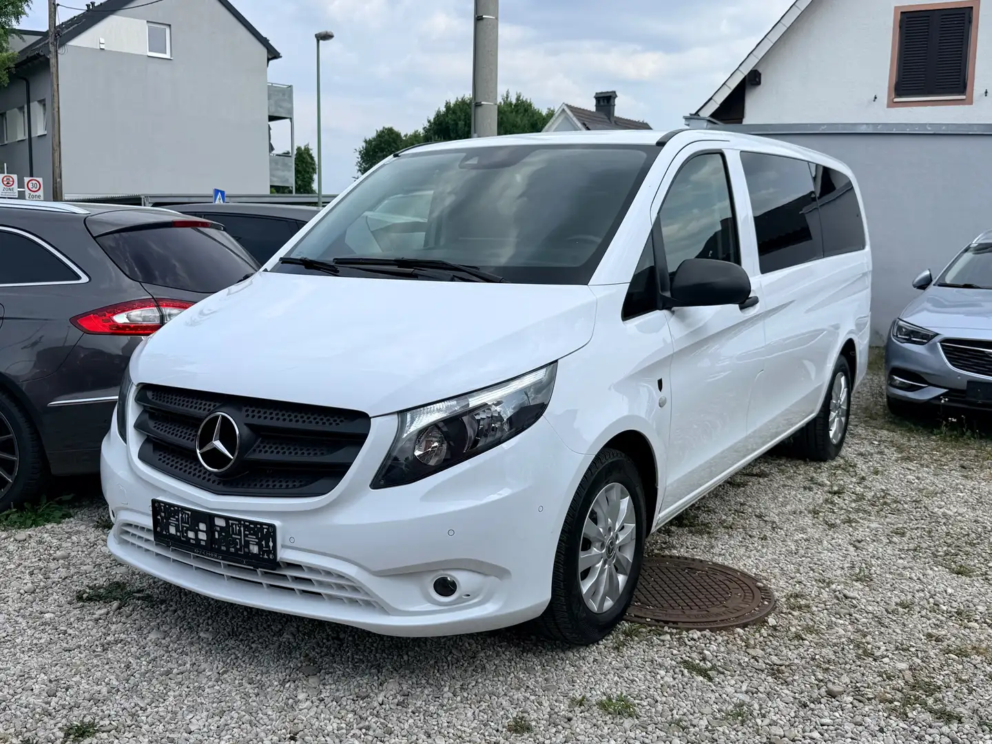Mercedes-Benz Vito Tourer 114 CDI lang Weiß - 1