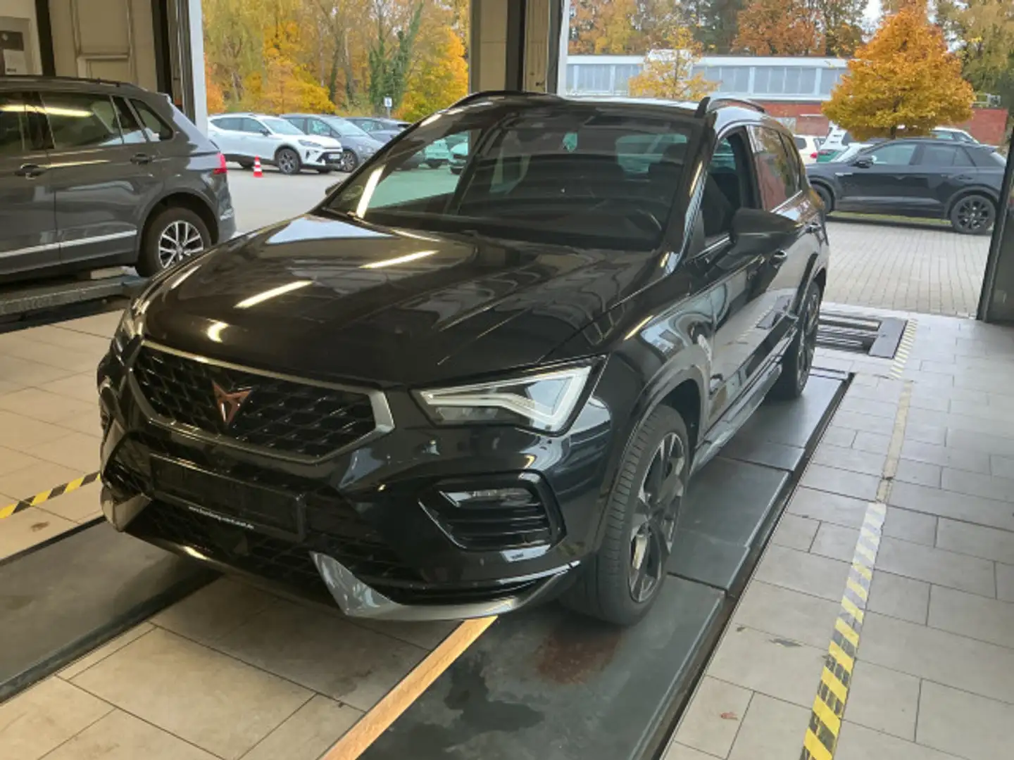 SEAT Ateca 2.0 TSI 4Drive DSG AHK Navi beatsAudio ACC Schwarz - 2