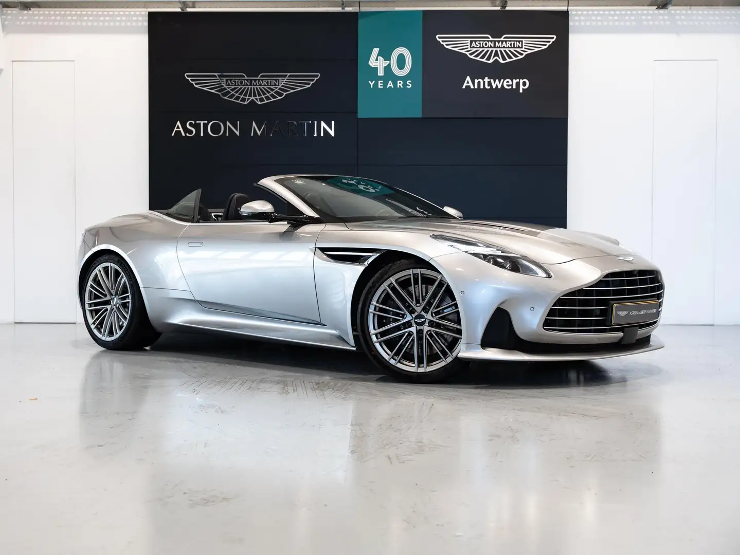 Aston Martin DB12 Volante Argent - 1