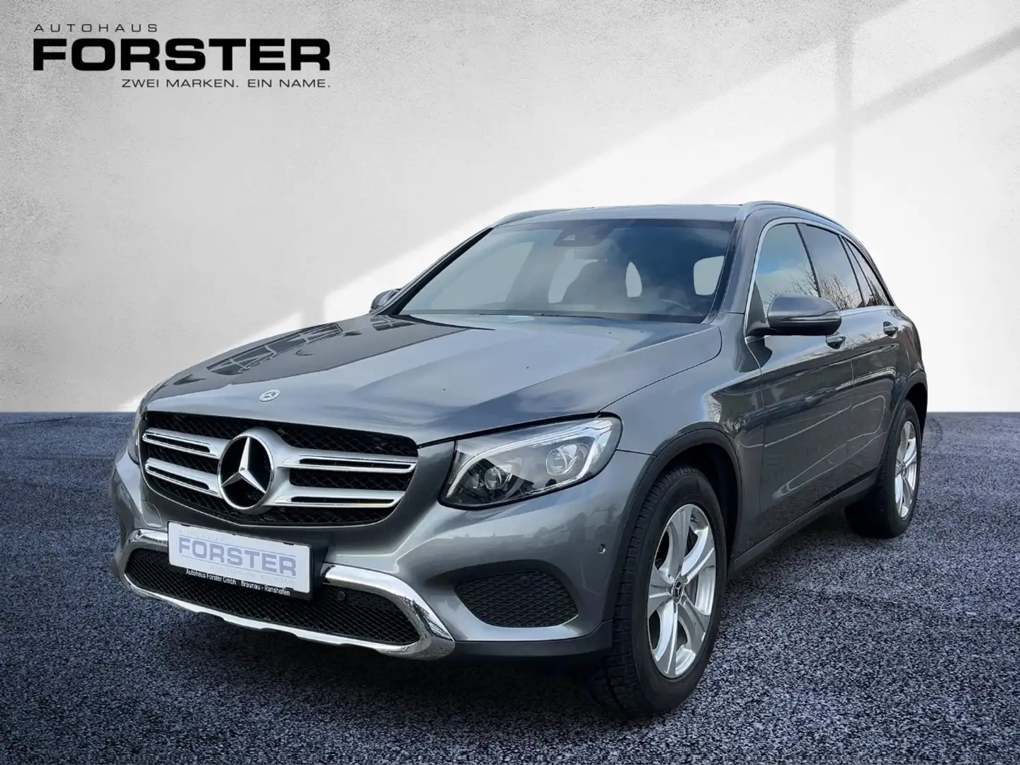 Mercedes-Benz GLC 220 d 4MATIC AMG Line AMG MBUX RKam PTS Shz Grau - 1