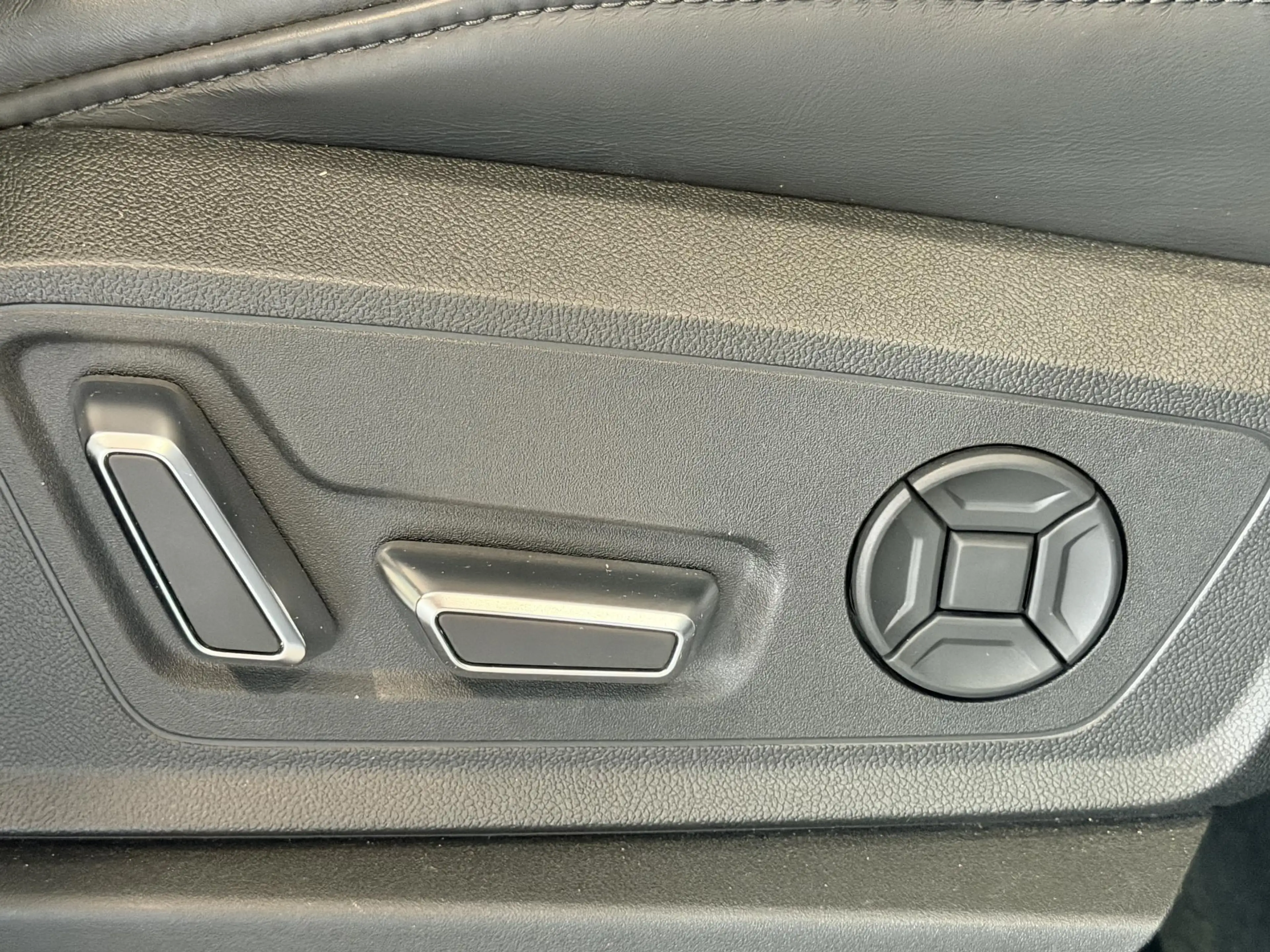 Audi e-tron 50 quattro Business edition Plus 71 kWh SoH 93,8% — photo 7