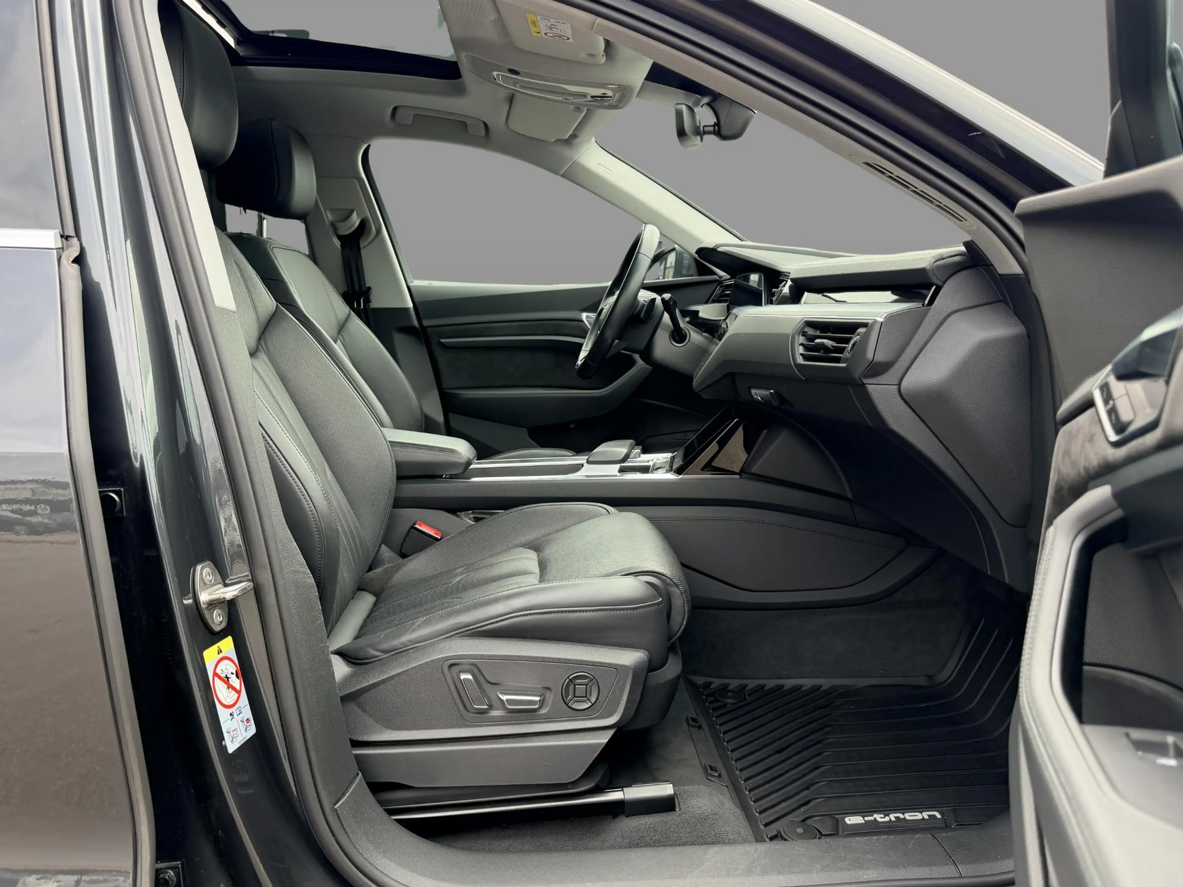 Audi e-tron 50 quattro Business edition Plus 71 kWh SoH 93,8% — photo 6