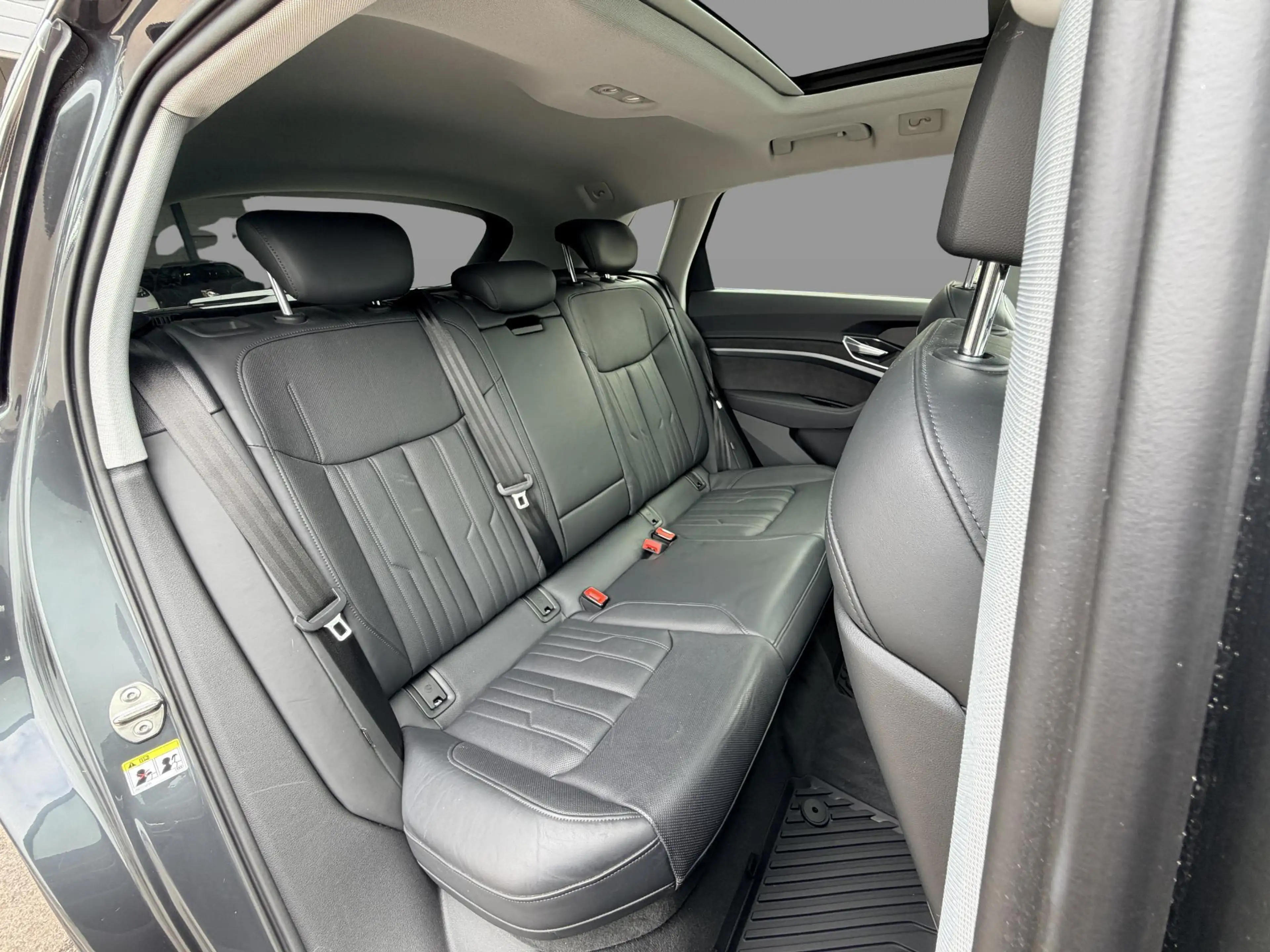 Audi e-tron 50 quattro Business edition Plus 71 kWh SoH 93,8% — photo 13