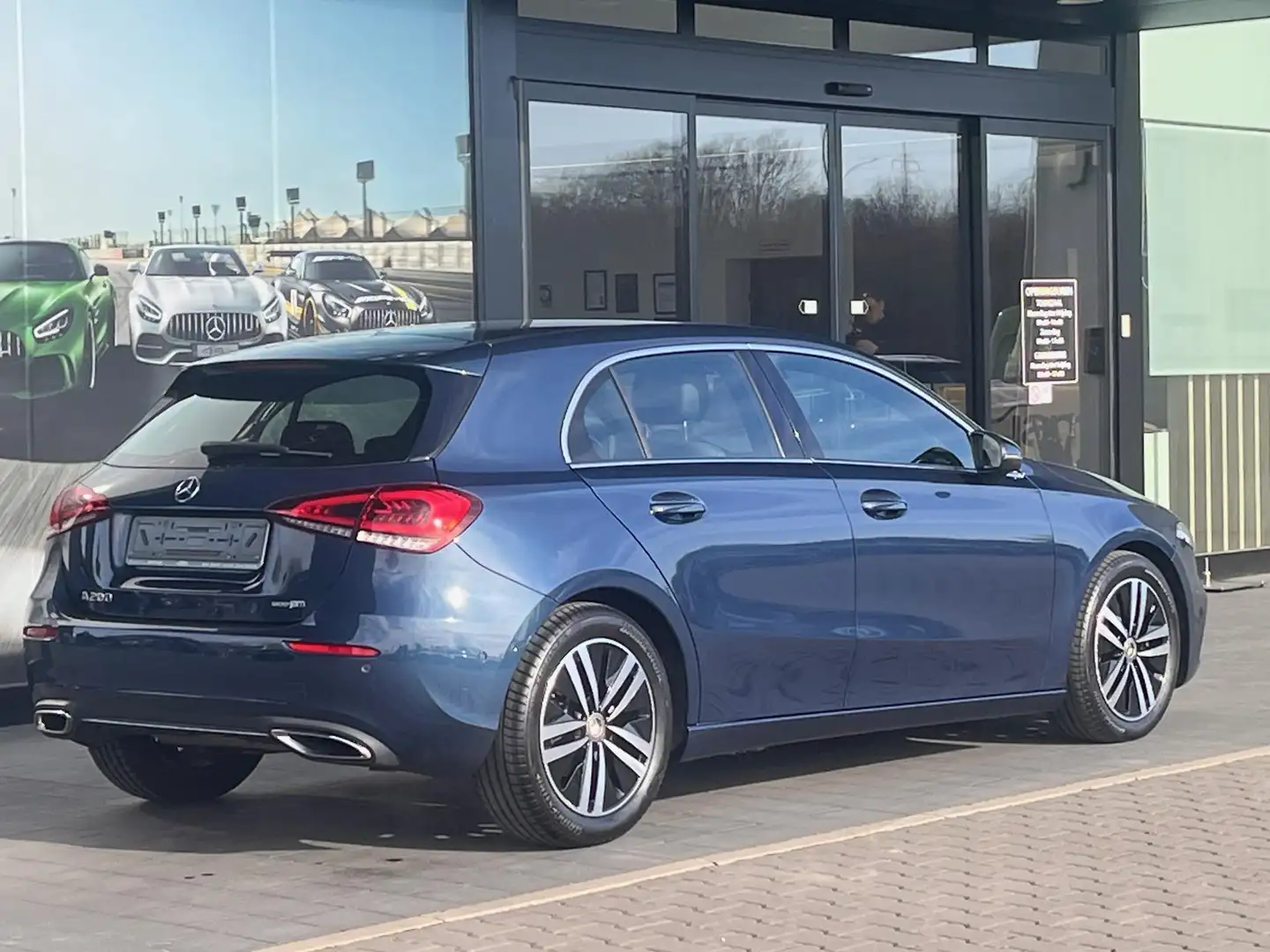 Mercedes-Benz A 200 Luxury Line Blauw - 2