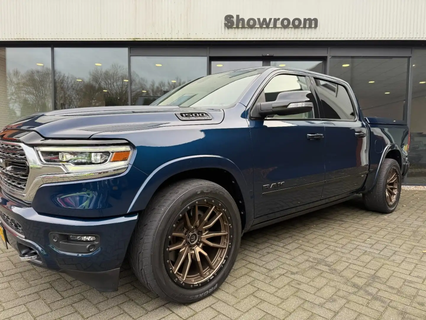 Dodge RAM 1500 5.7 V8 4x4 Crew Cab Limited Bleu - 2