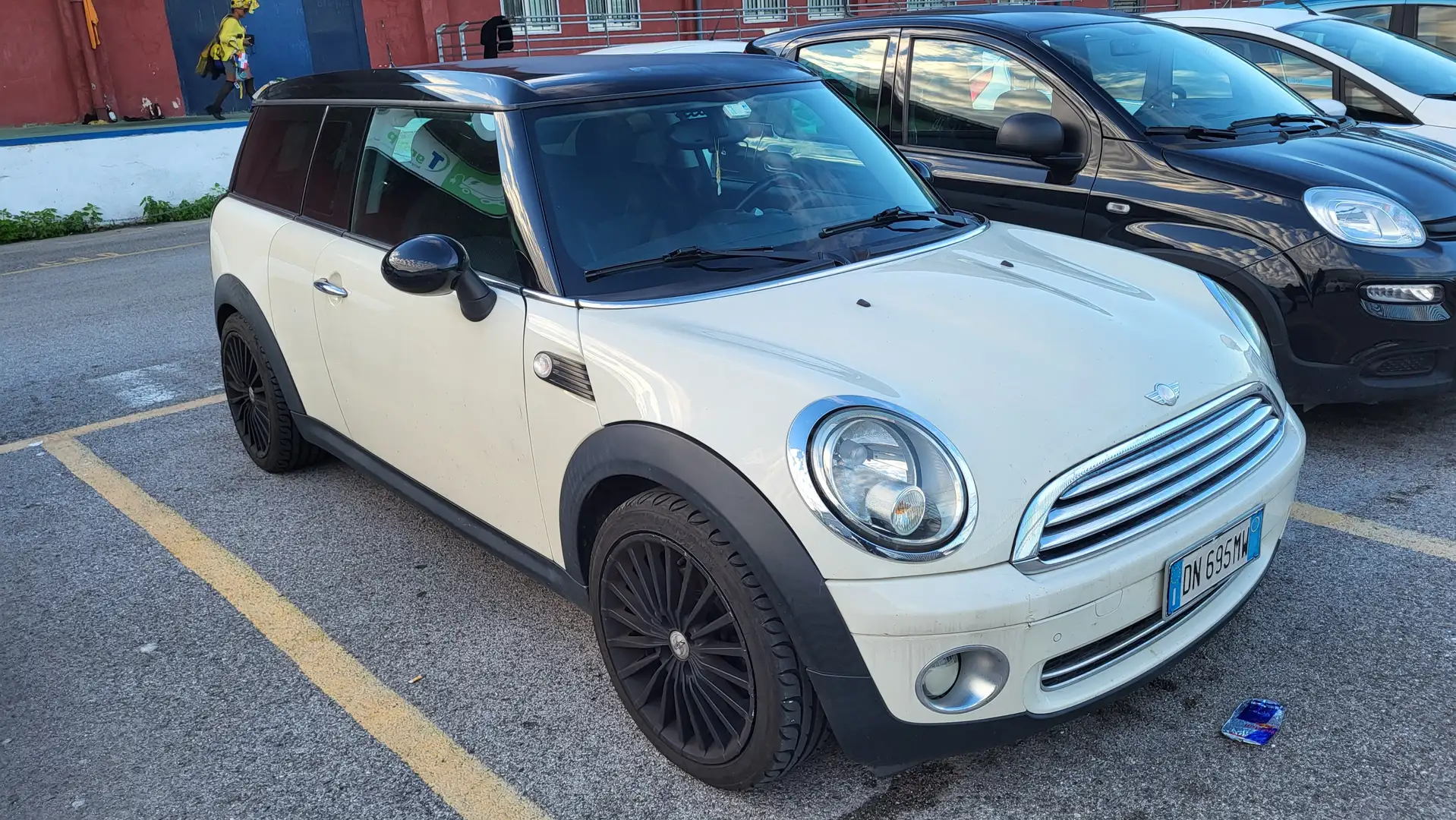 MINI Cooper Clubman 1.6 benzina cambio automatico Alb - 2