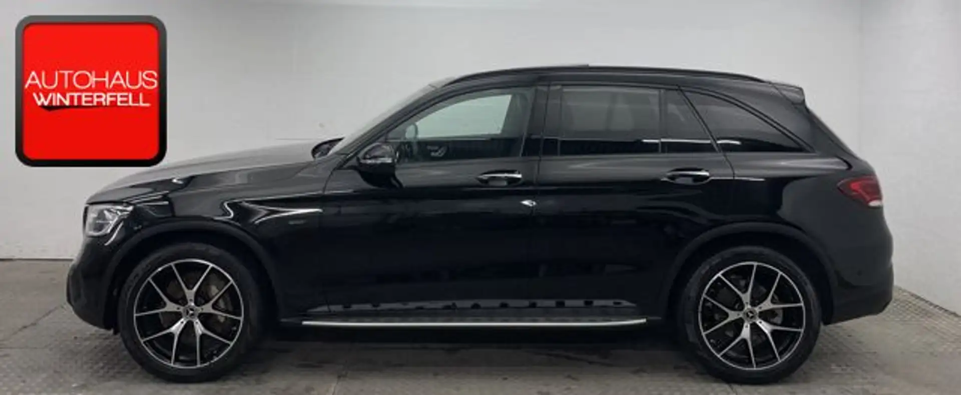 Mercedes-Benz GLC 300 de 4M NIGHT AMG 20Z PANO+AHK+AIR-BODY+ Zwart - 2