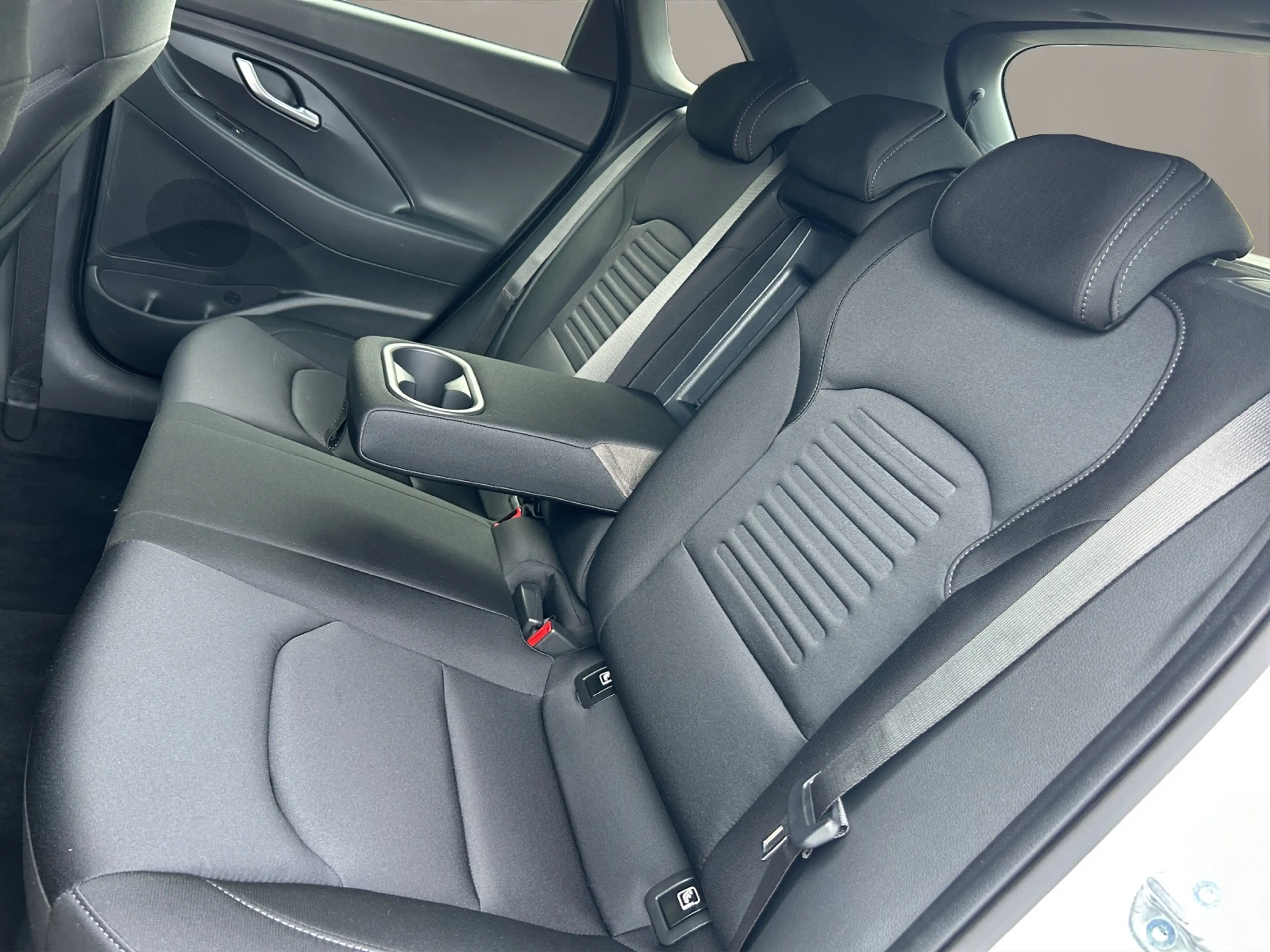 Hyundai i30 1.5 T-GDI 48V 7-DCT Advantage 17LM GJR LED NAVI — photo 12