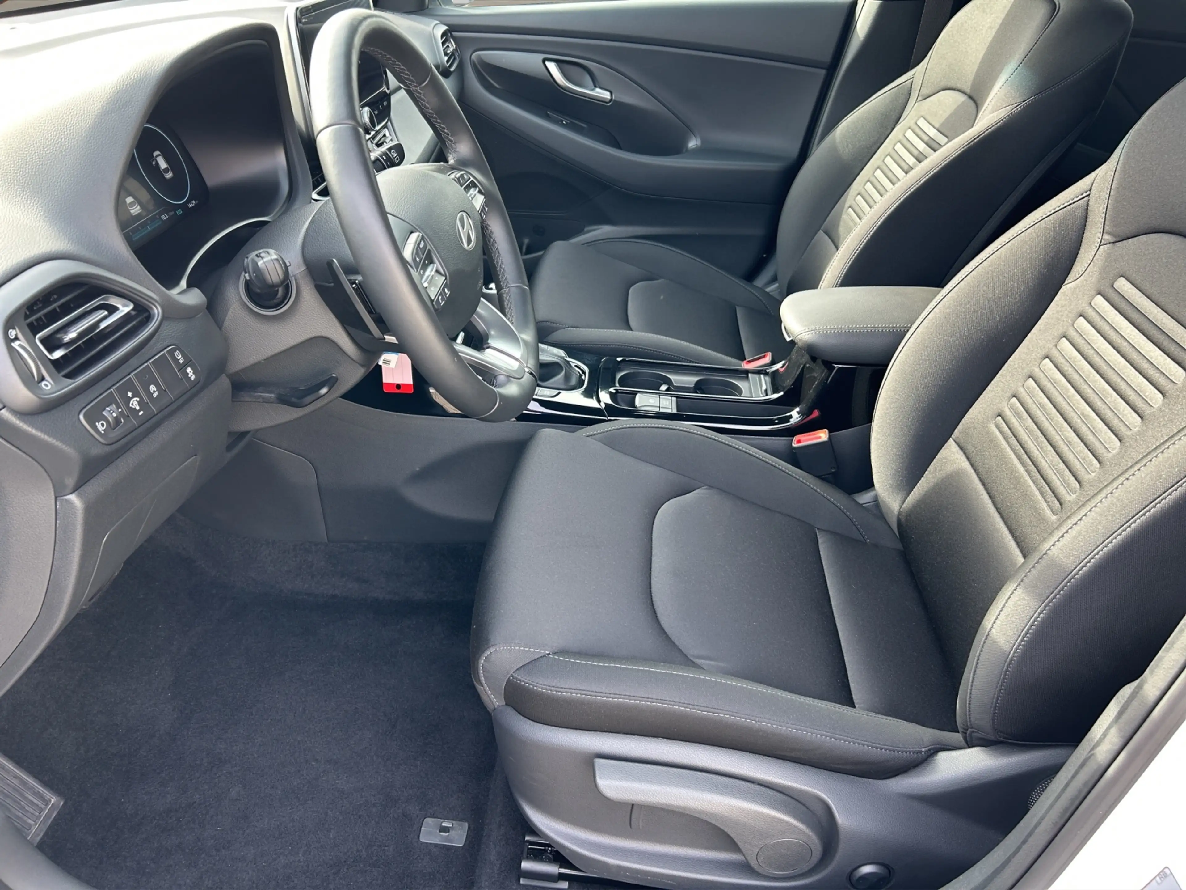 Hyundai i30 1.5 T-GDI 48V 7-DCT Advantage 17LM GJR LED NAVI — photo 7