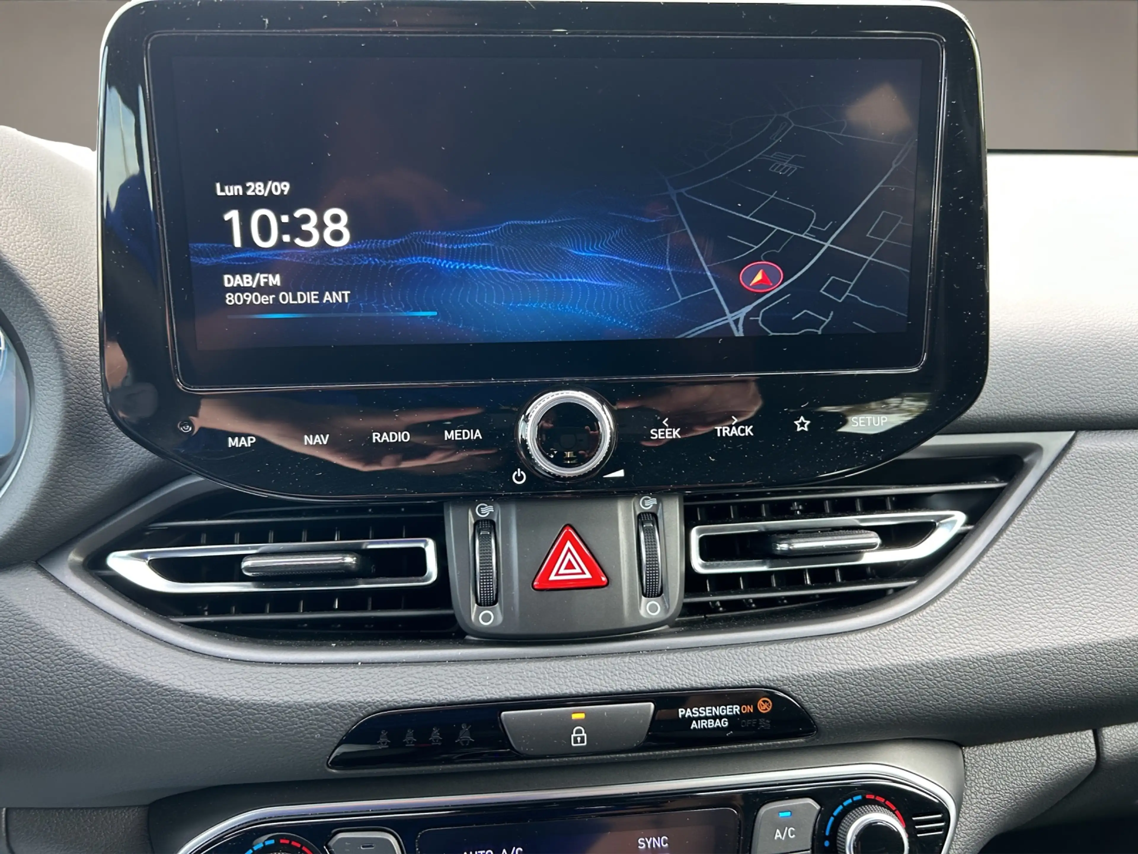 Hyundai i30 1.5 T-GDI 48V 7-DCT Advantage 17LM GJR LED NAVI — photo 10