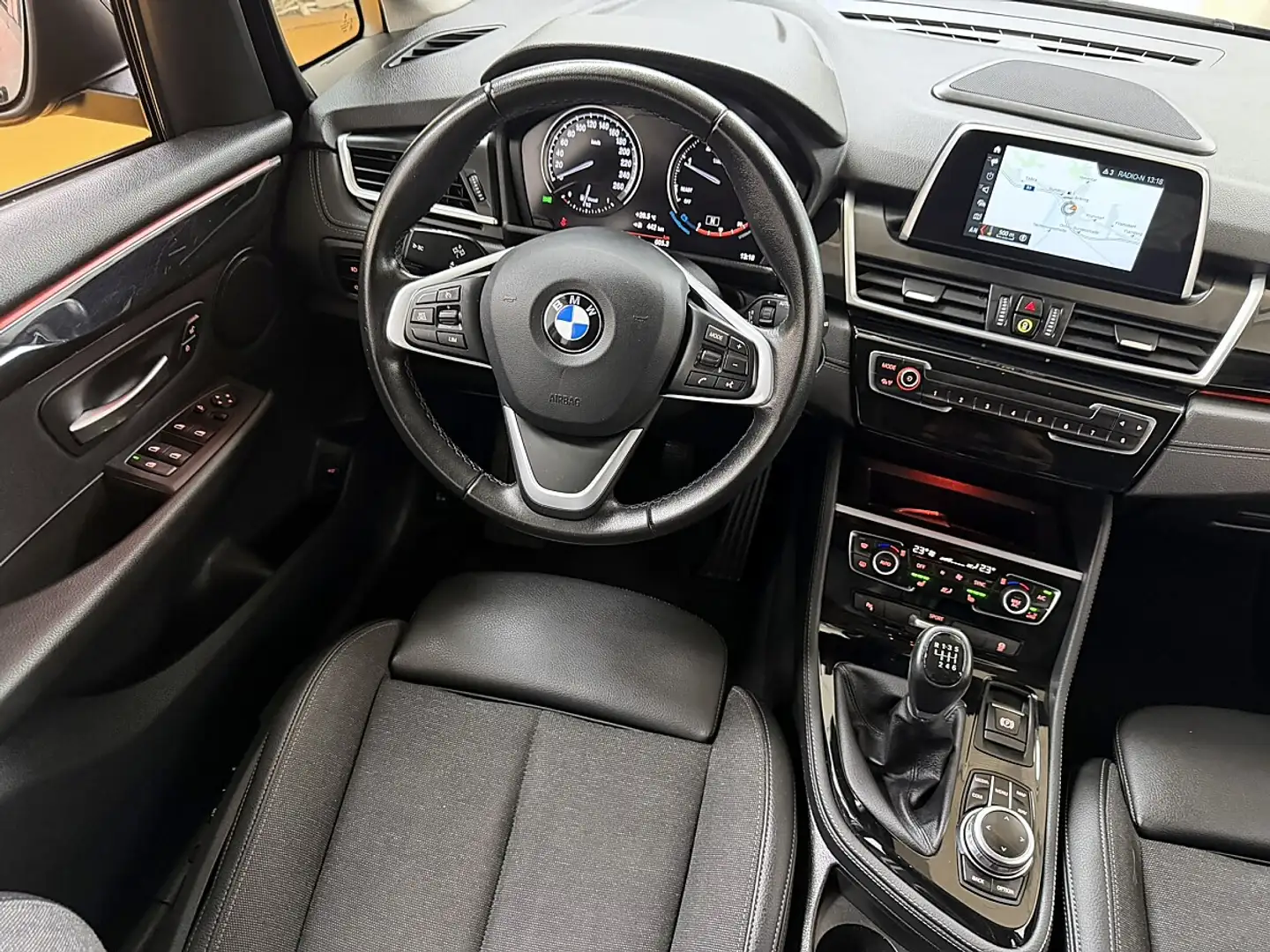 BMW 218 d Gran Tourer Sport Line Schwarz - 2