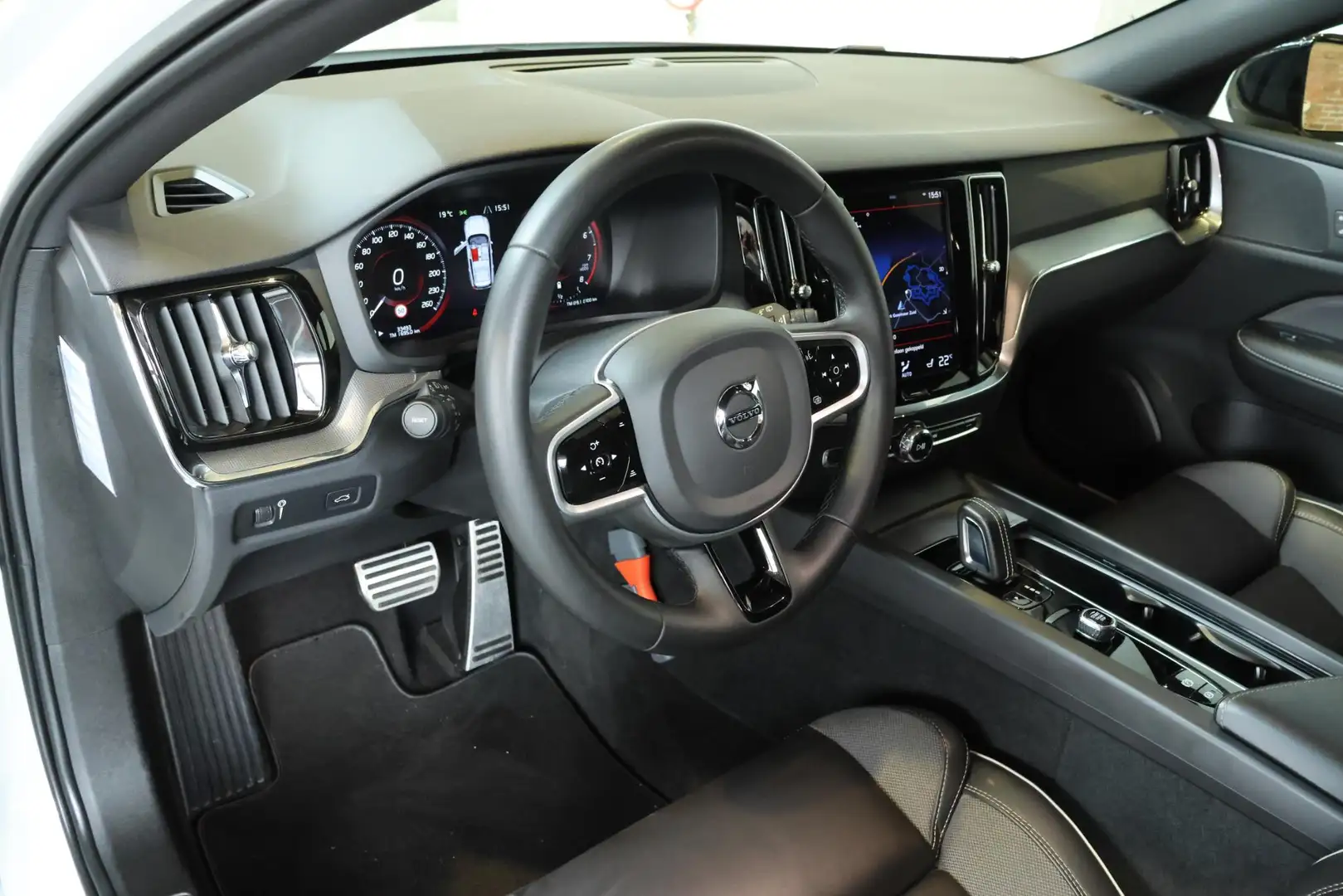 Volvo V60 B4 R-Design | Apple carplay/Android auto | Verwarm Weiß - 2