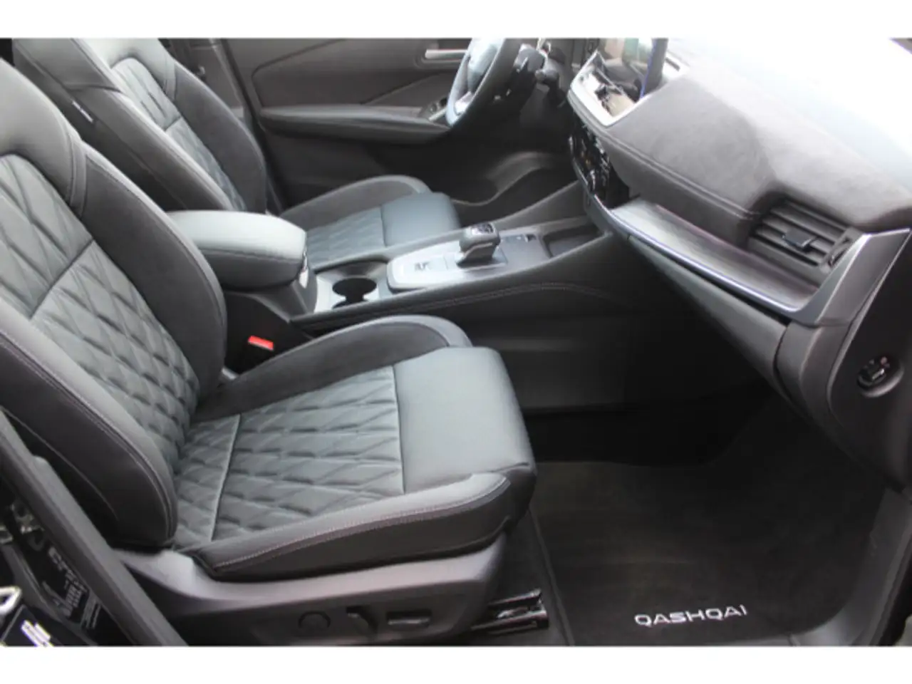 Nissan Qashqai 1.3 DIG-T Tekna+ Automatik 20 Zoll, миниатюра 13