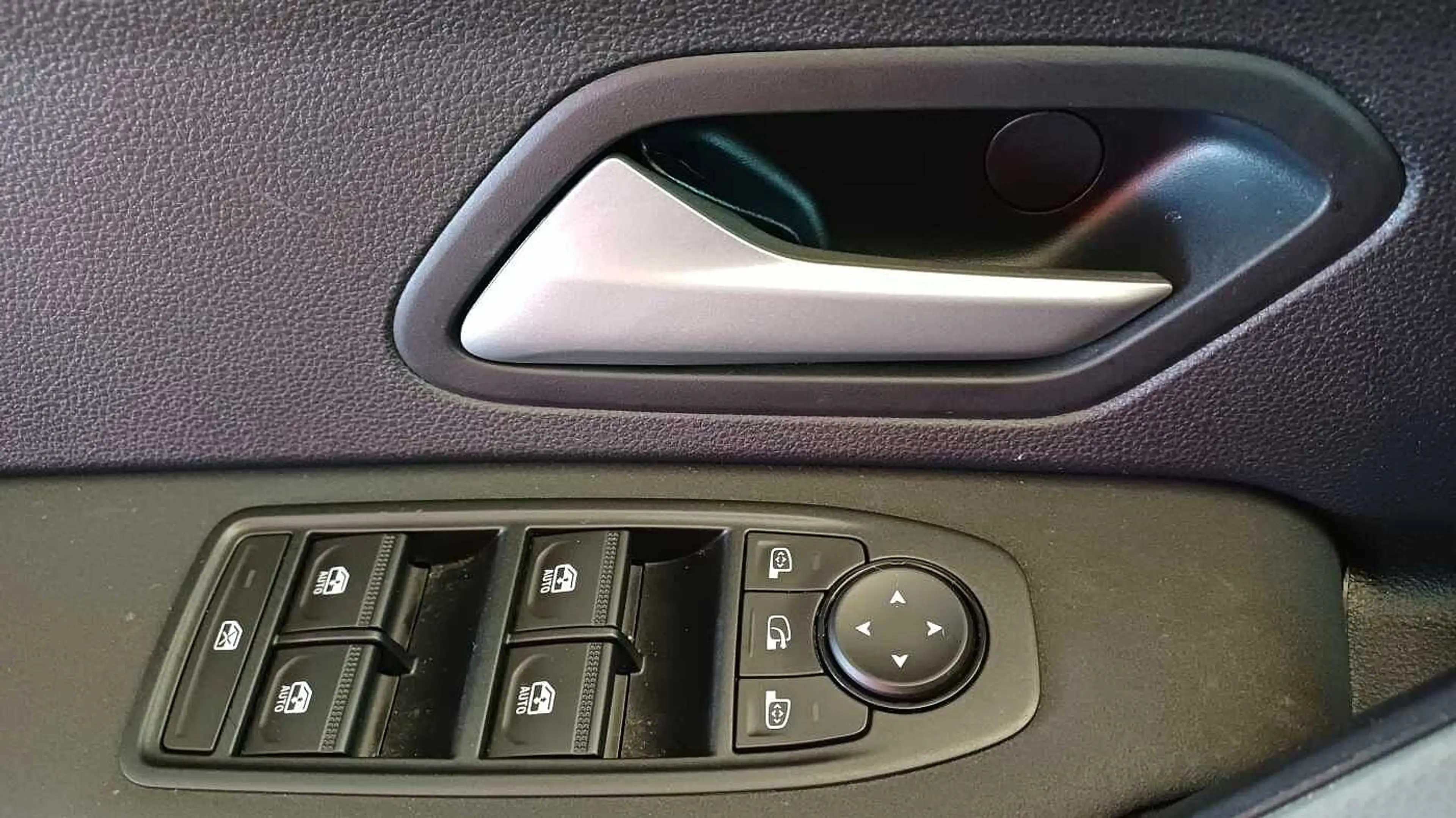 Dacia Bigster — photo 11