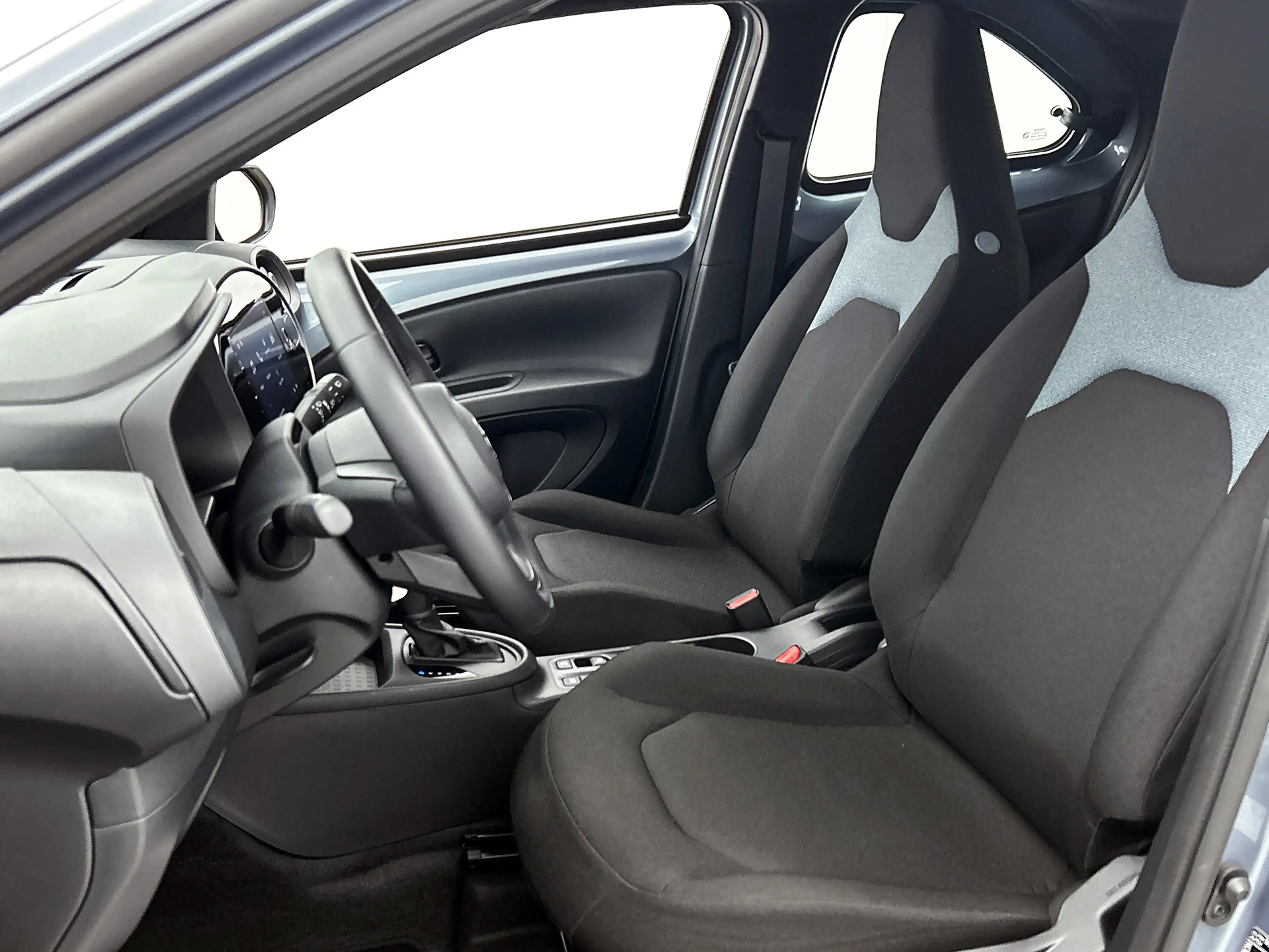 Toyota Aygo X Hybrid 115 play — photo 15