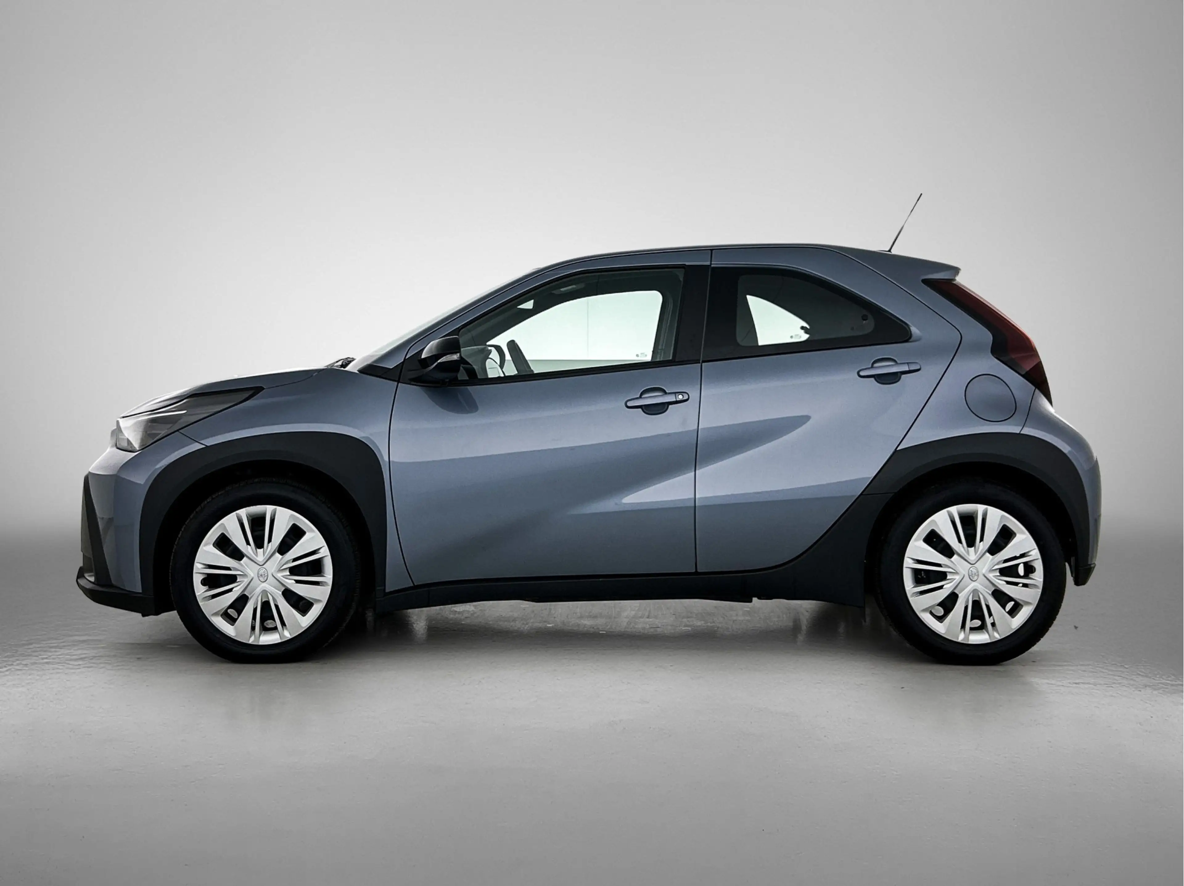 Toyota Aygo X Hybrid 115 play — photo 3