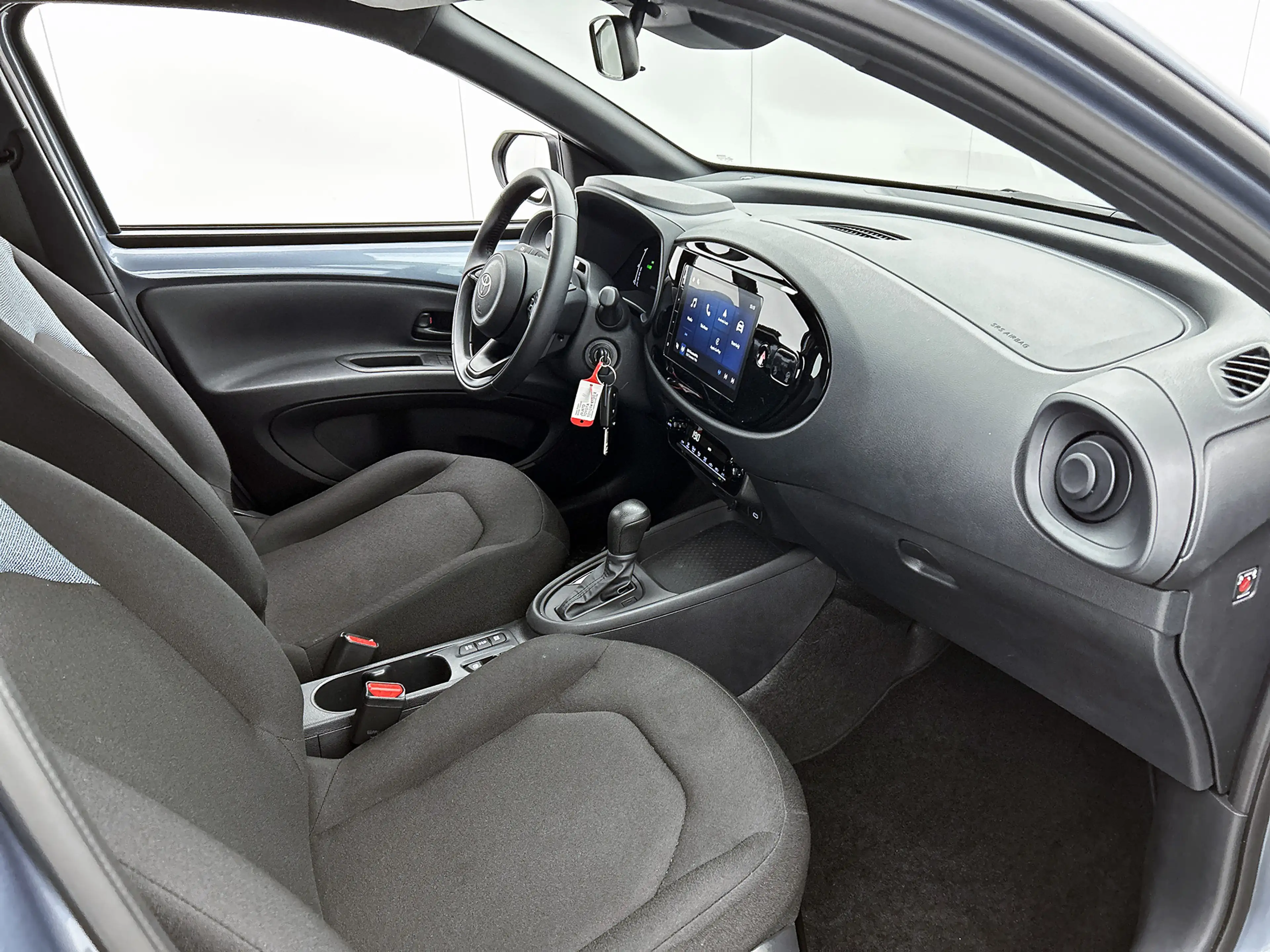 Toyota Aygo X Hybrid 115 play — photo 6