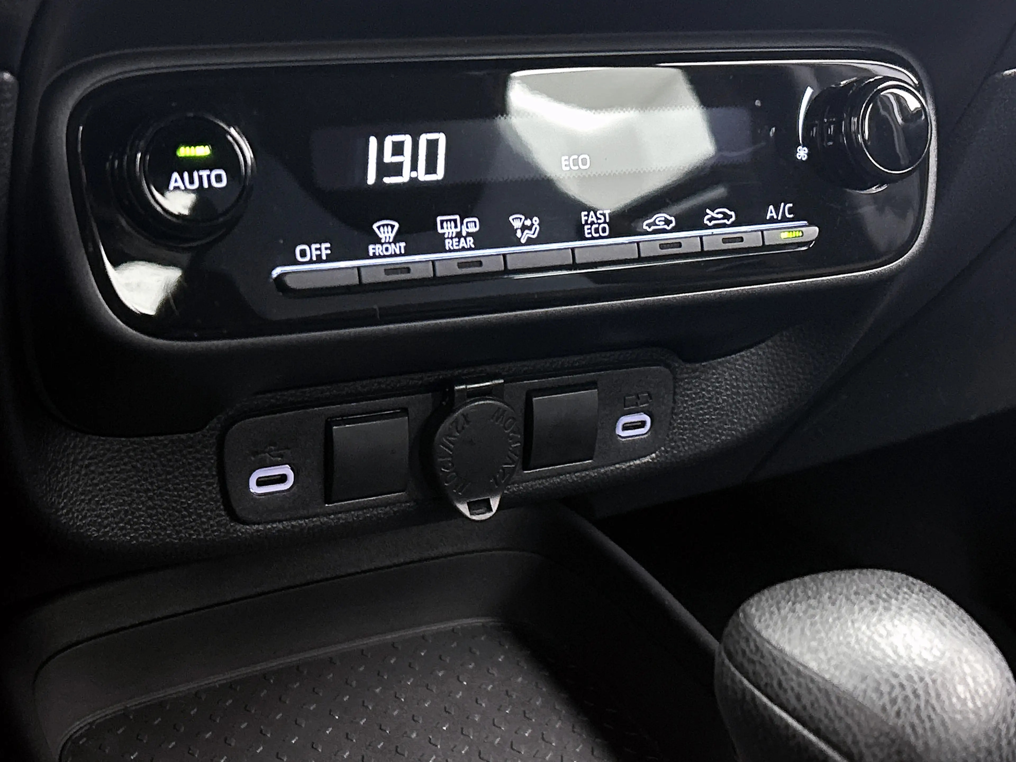 Toyota Aygo X Hybrid 115 play — photo 9