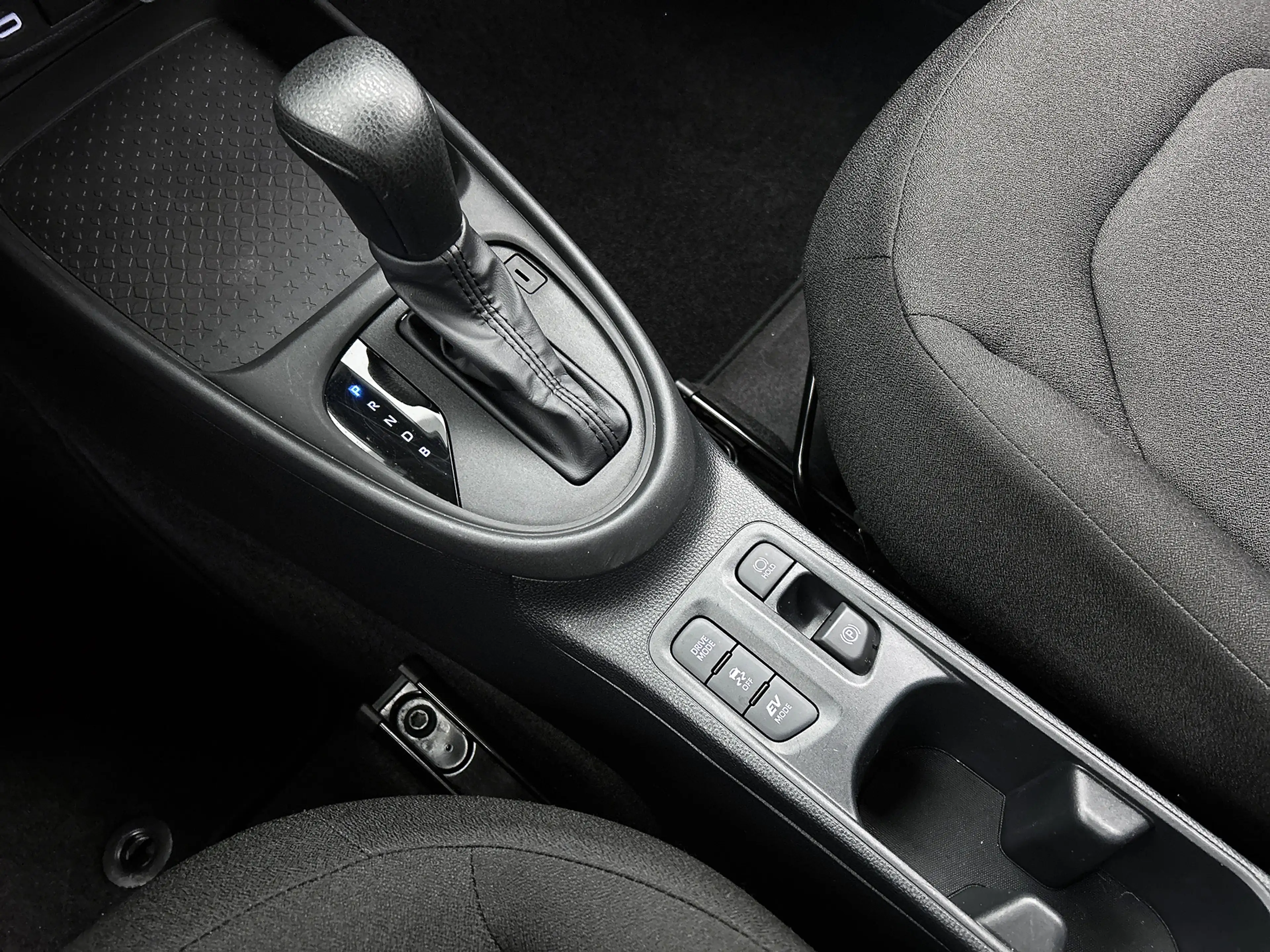 Toyota Aygo X Hybrid 115 play — photo 10