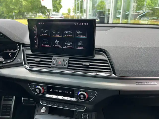 Audi SQ5 view 11