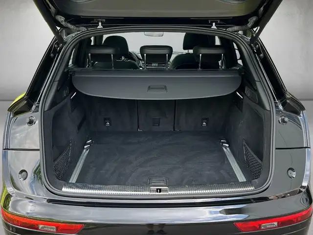 Audi SQ5 view 5