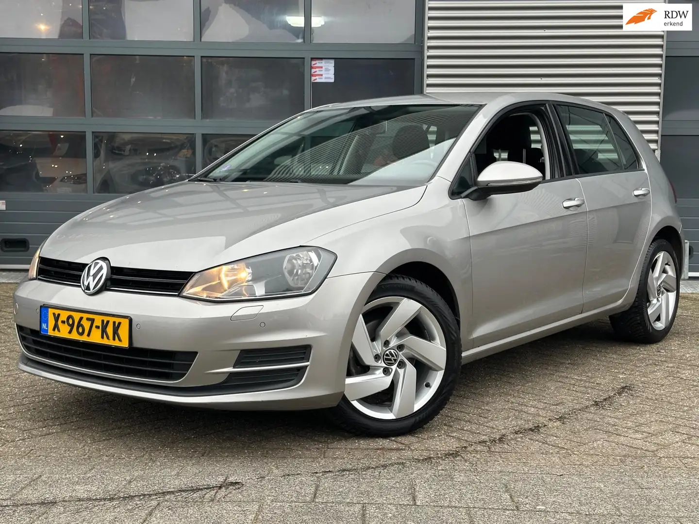 Volkswagen Golf 1.2 TSI Easyline | Climate | Stoelverwarming | PDC Grau - 1