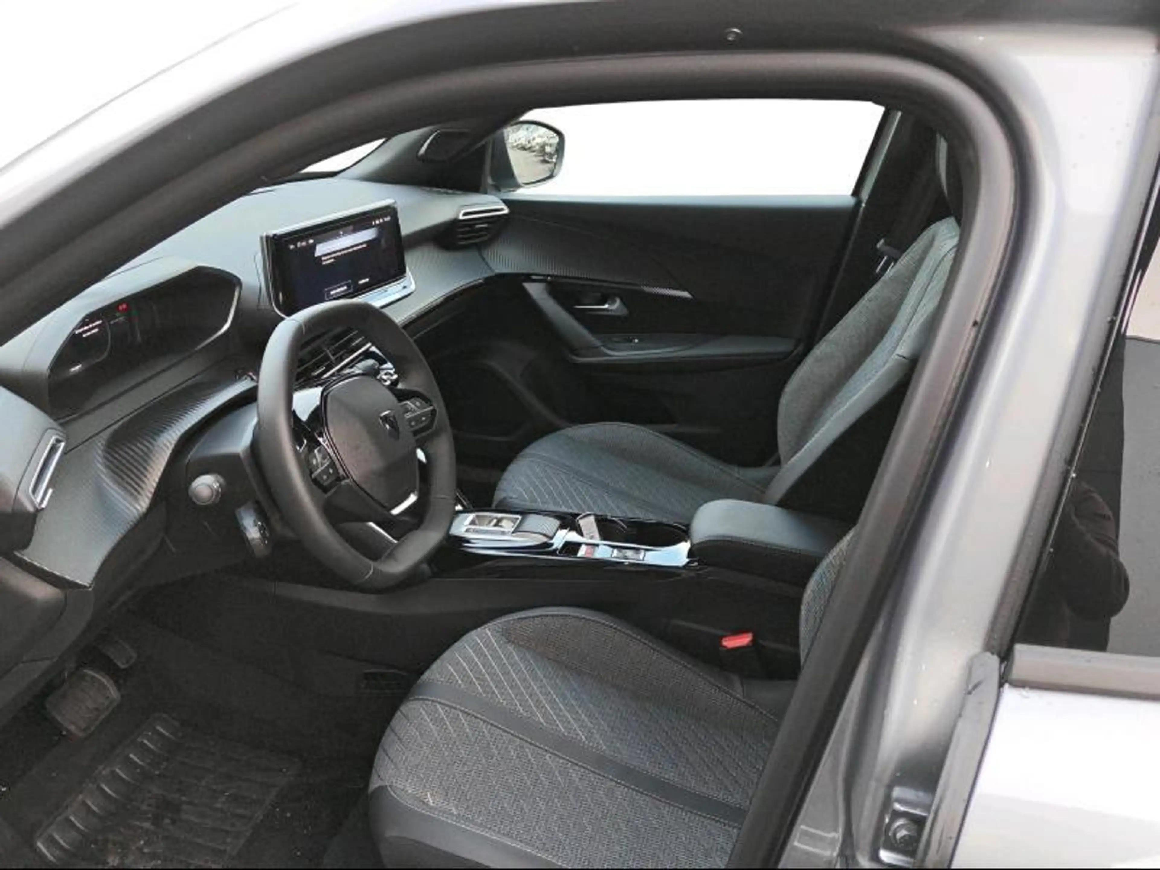 Peugeot 2008 ALLURE 110PK MHEV e-DCS6 — photo 8