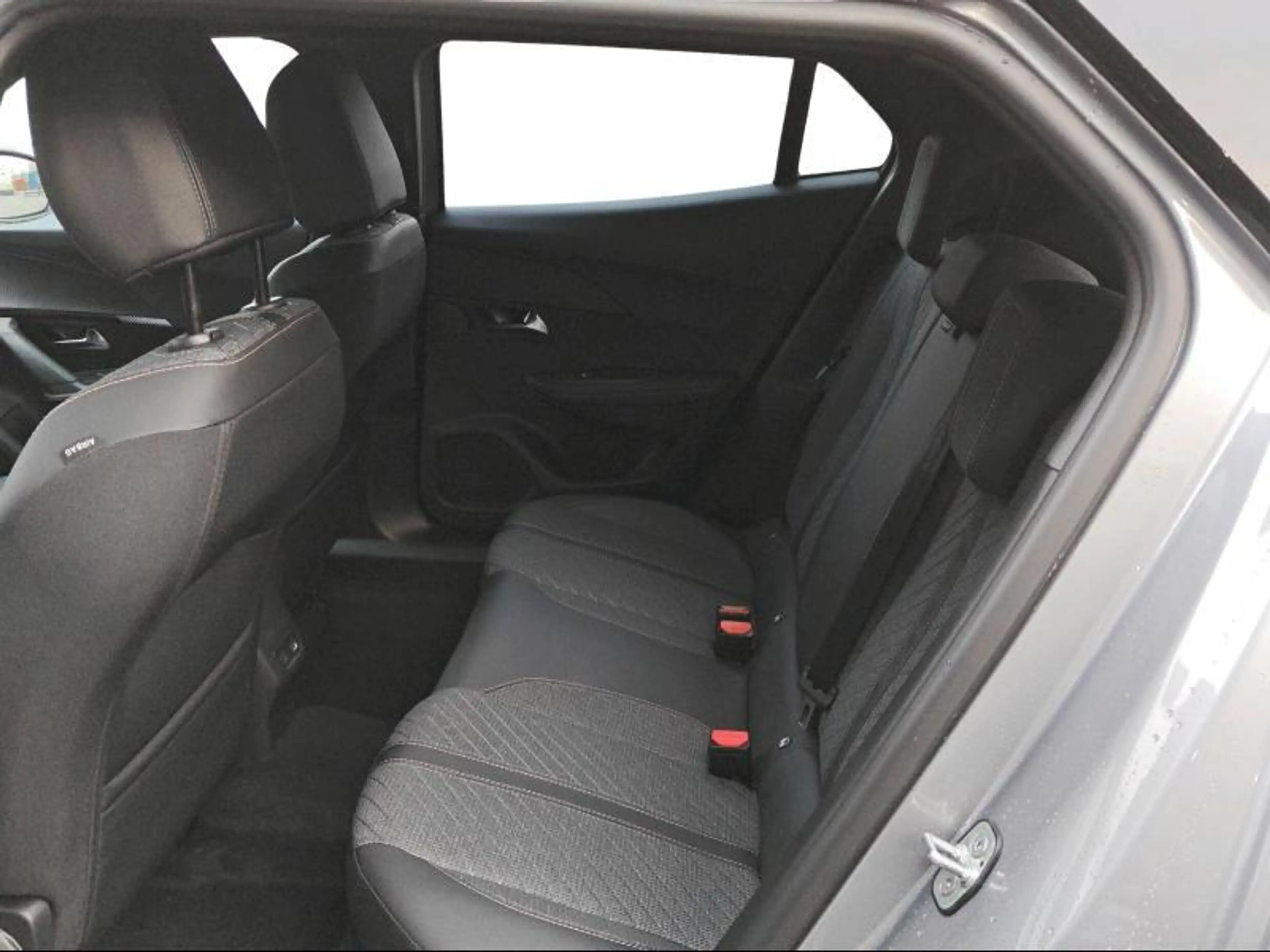 Peugeot 2008 ALLURE 110PK MHEV e-DCS6 — photo 9