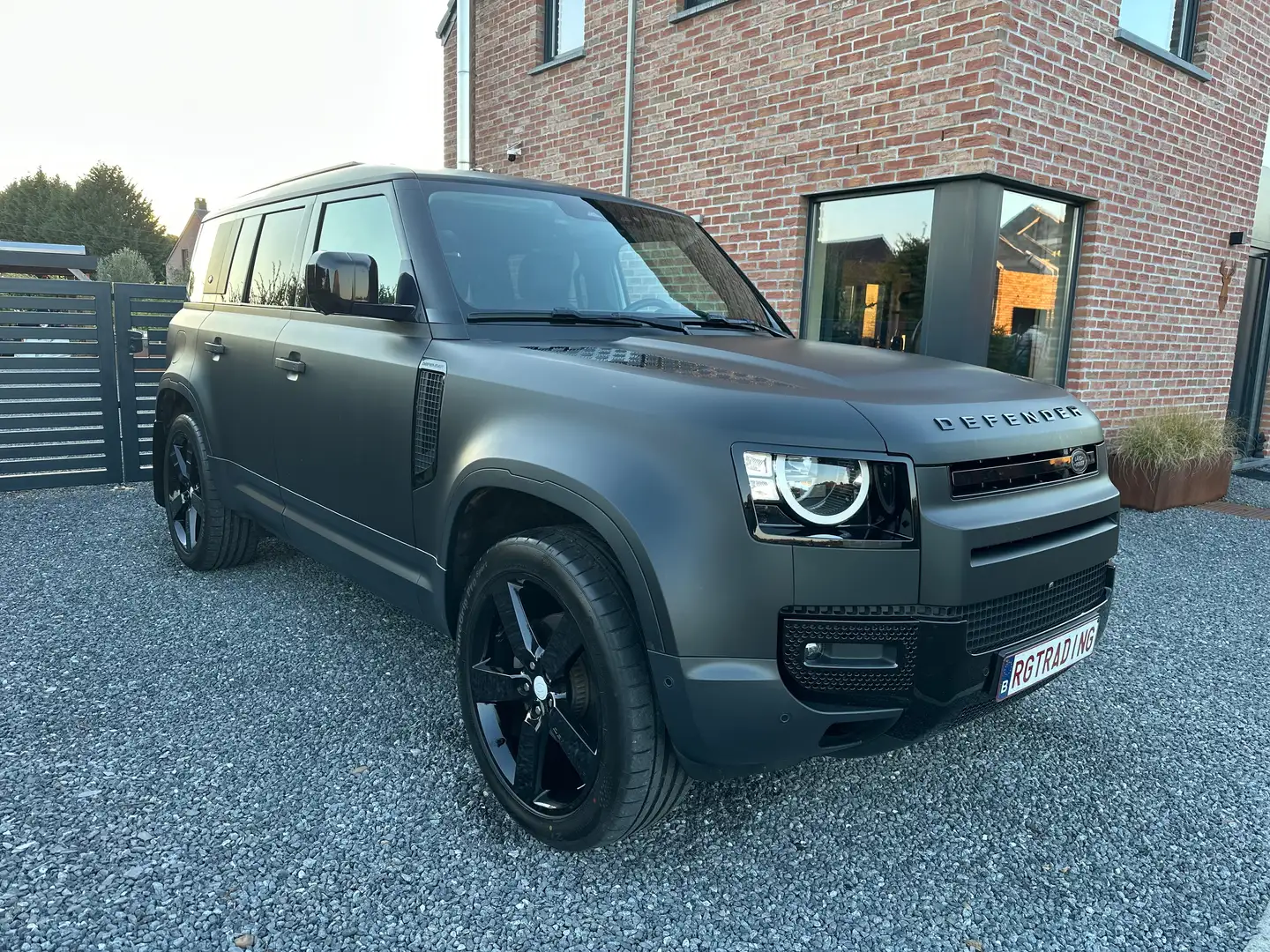 Land Rover Defender Noir MAT/ Susp Pneumatic/Pack Black/Keyless / J 22 Zwart - 2