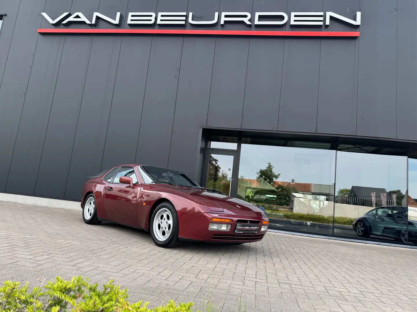 Porsche 944 944 Turbo - 1