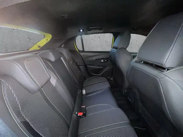 Peugeot 208 view 14