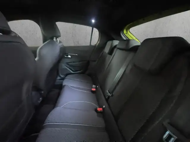 Peugeot 208 view 8