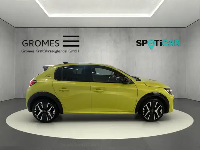 Peugeot 208 view 2