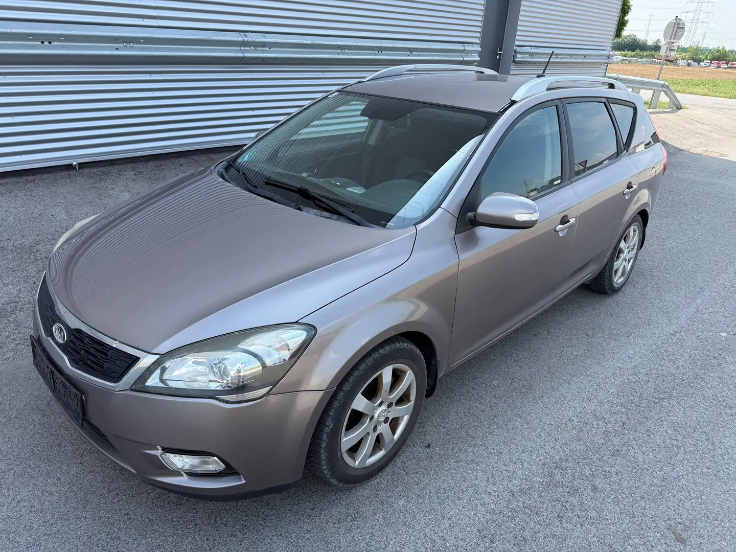 Kia Ceed SW / cee'd SW 1,6 CRDi Active ID:86 Braun - 1