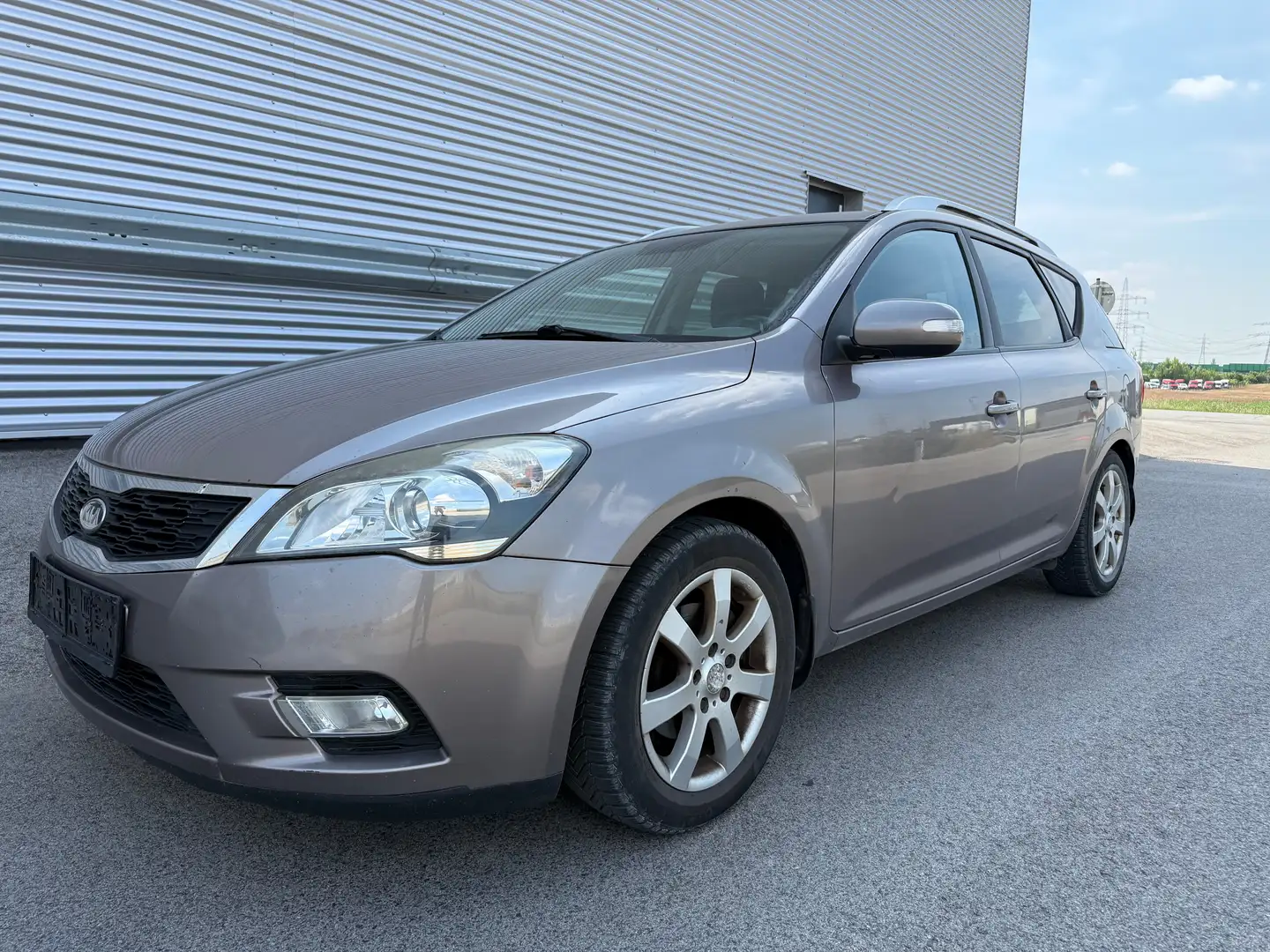 Kia Ceed SW / cee'd SW 1,6 CRDi Active ID:86 Braun - 2