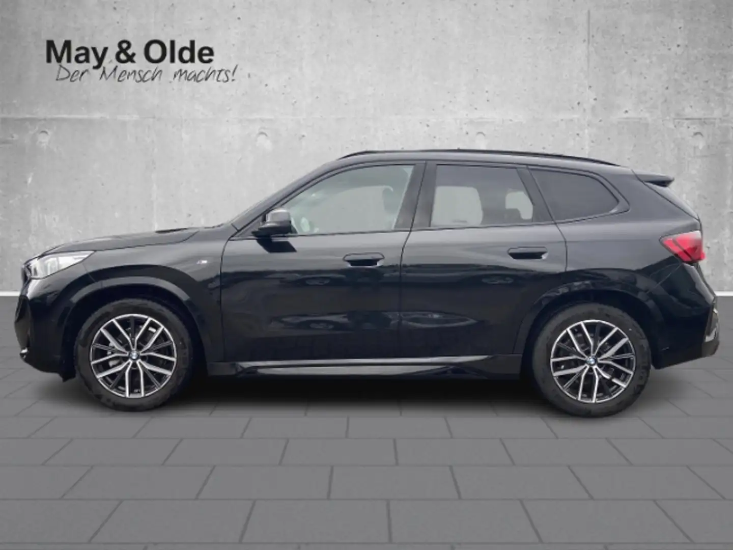 BMW X1 sDrive18i M Sport AHK Panorama Navi LED Luxury Schwarz - 2