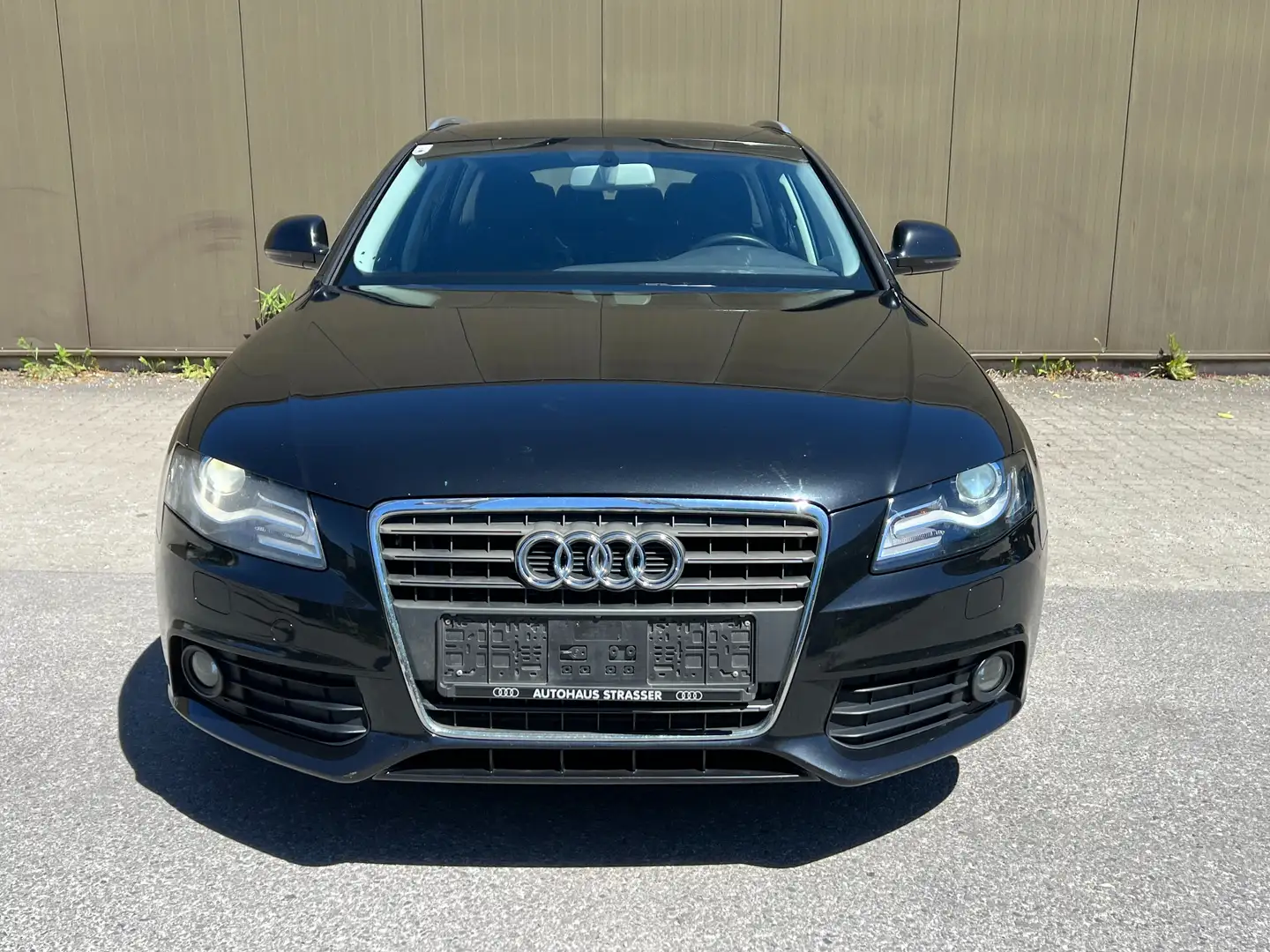 Audi A4 2.0 TDI Xenon LED Navi PDC Sitzheizung* Schwarz - 2