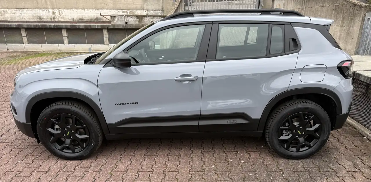 Jeep Avenger 1.2 turbo e-hybrid mhev Upland 4xe 145cv edct6 8