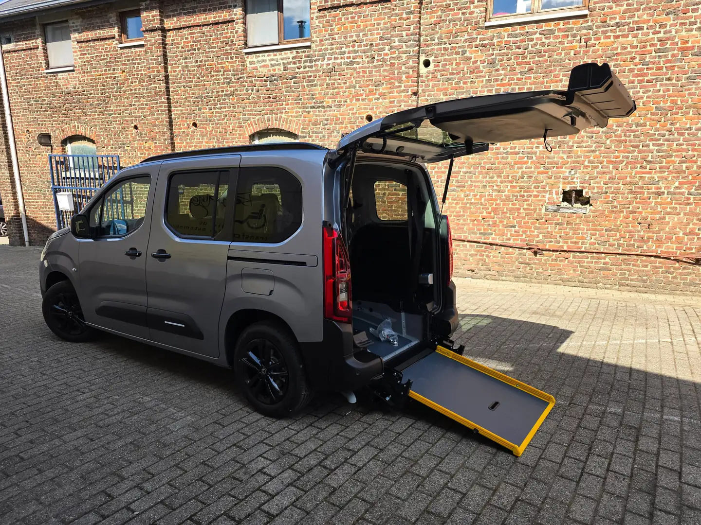 Citroen Berlingo Berlingo 1.5 BlueHDi M Feel S Zilver - 1
