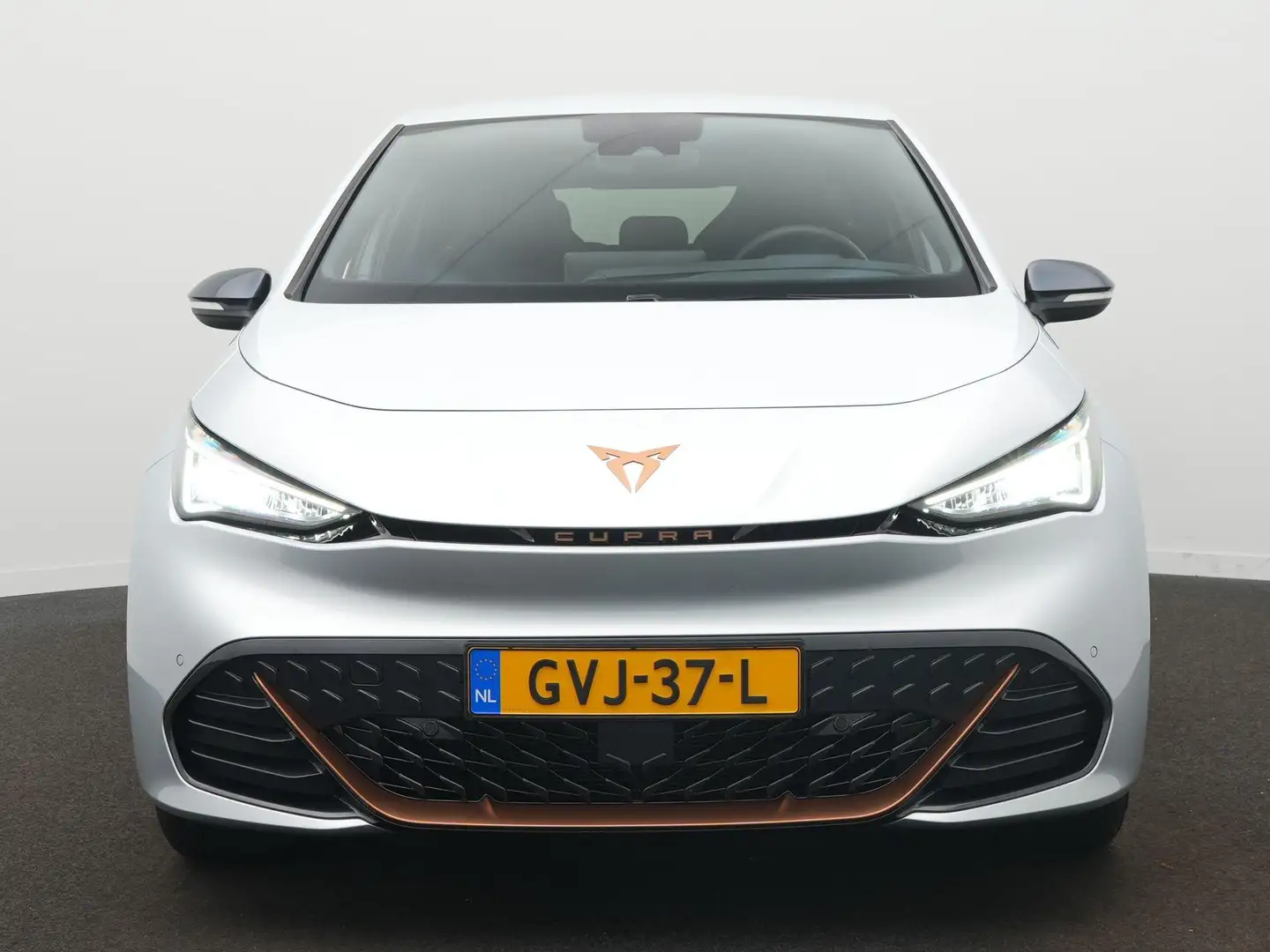 CUPRA Born Essential 63 kWh / Sportstoelen / Carplay / LED / Gris - 2