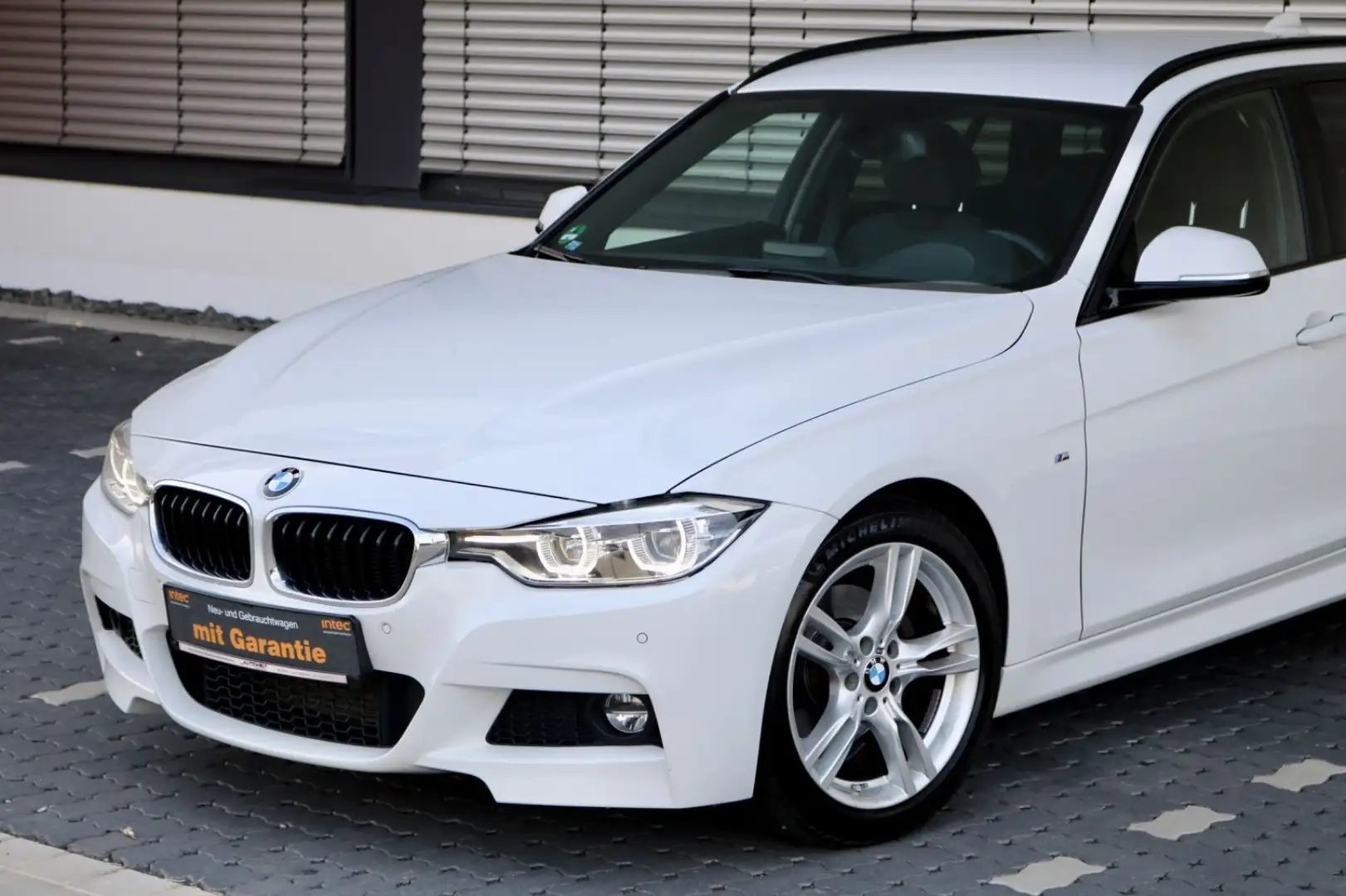 BMW 320 Touring 320 d M Sportpaket/M-SITZE/HI-FI/KAMERA Blanc - 2