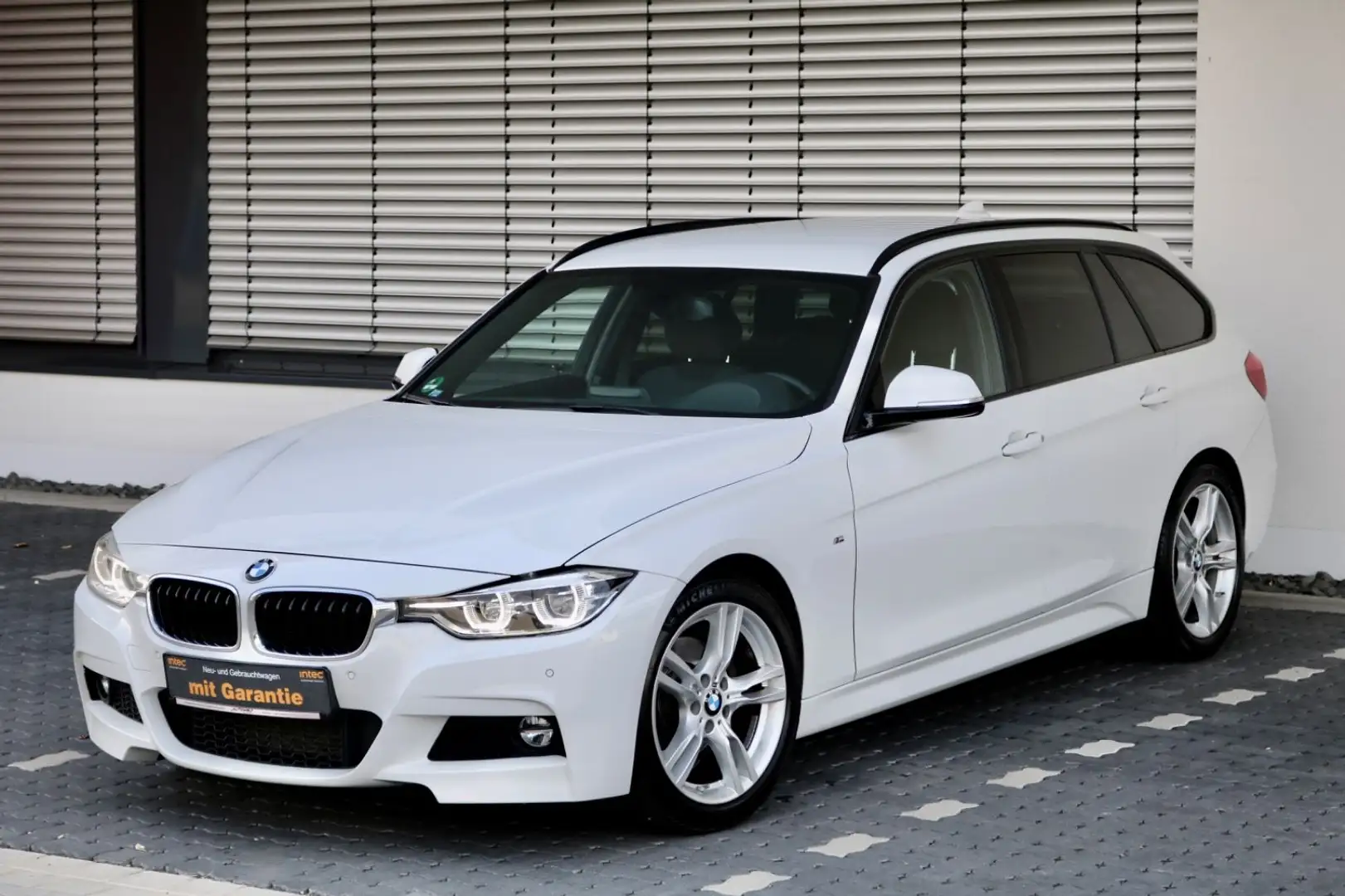 BMW 320 Touring 320 d M Sportpaket/M-SITZE/HI-FI/KAMERA Blanc - 1