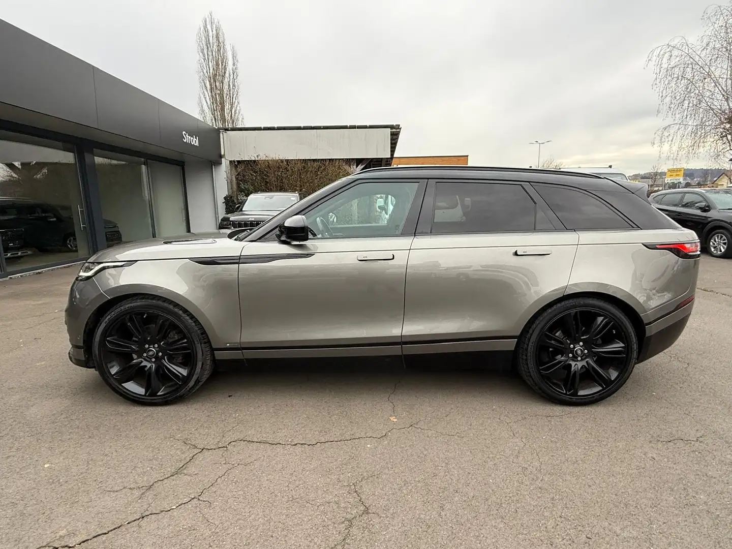 Land Rover Range Rover Velar Velar R-Dynamic SE 3,0 V6 Twinturbo Allrad Aut. Grau - 2