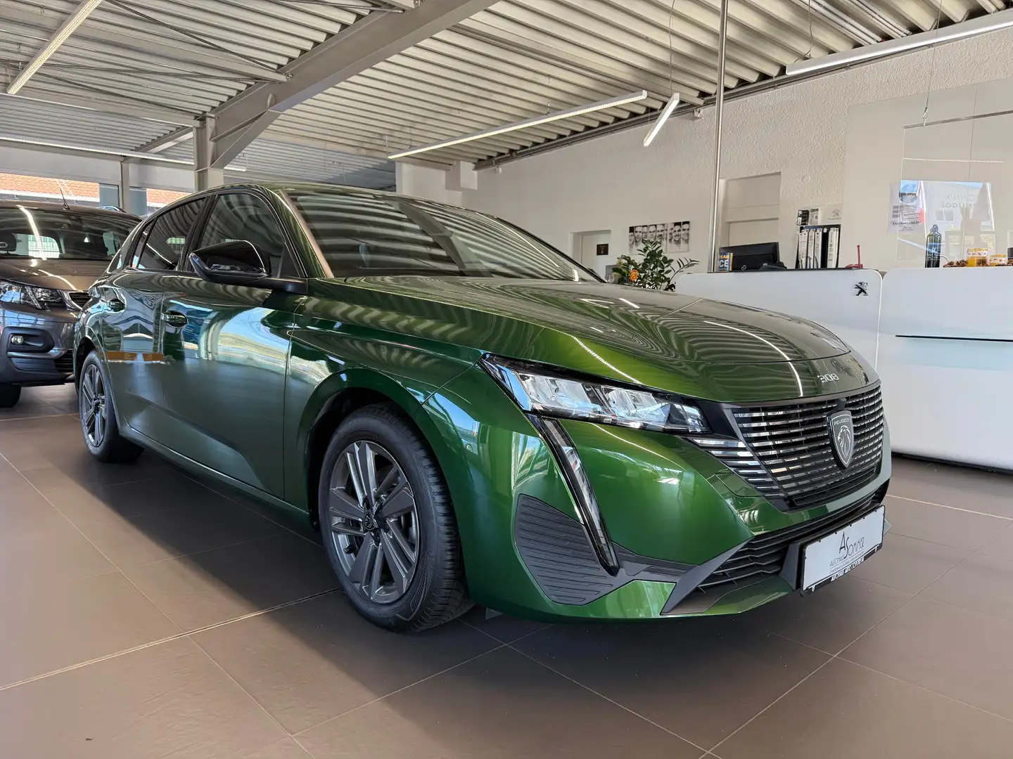 Peugeot 308 Allure Puretech 130 EAT8 Grün - 2