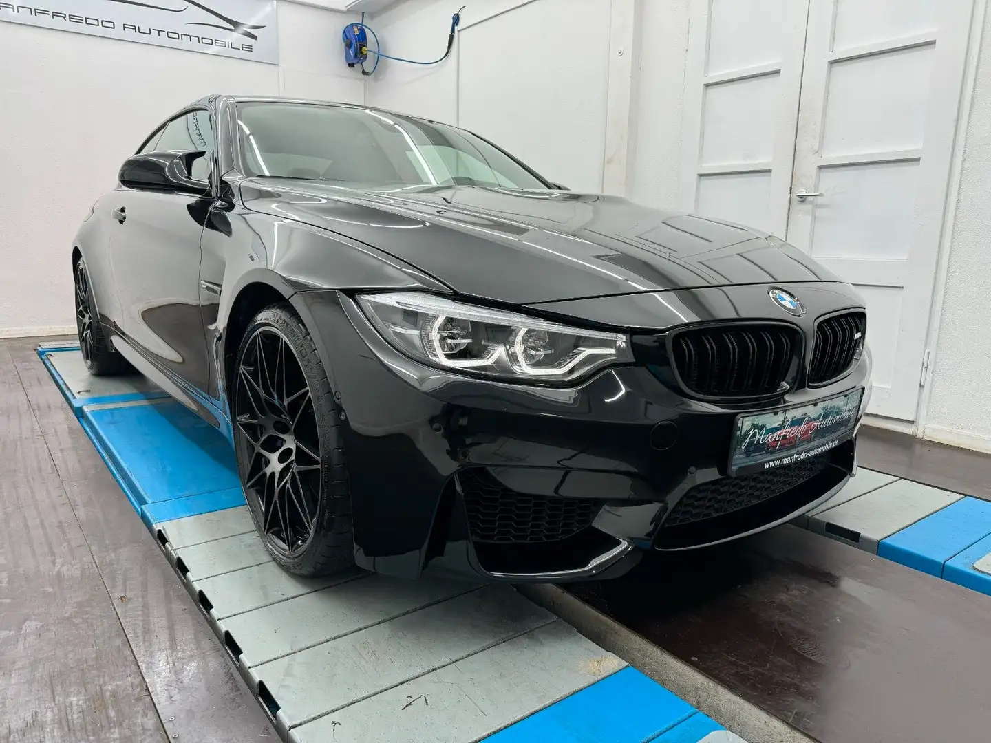 BMW M4 Coupe Competition DKG Facelift Shadow/Carbon Siyah - 1