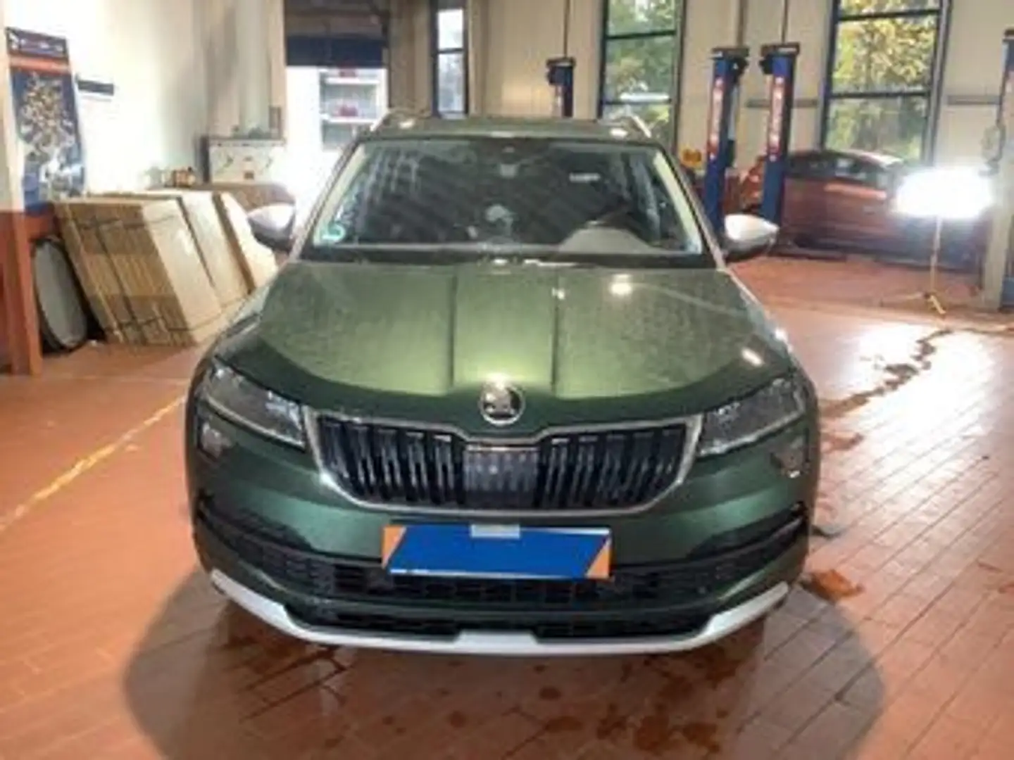 Skoda Karoq Scout 4x4 Panoramad.+Standhzg.+AHK+DCC Grün - 2