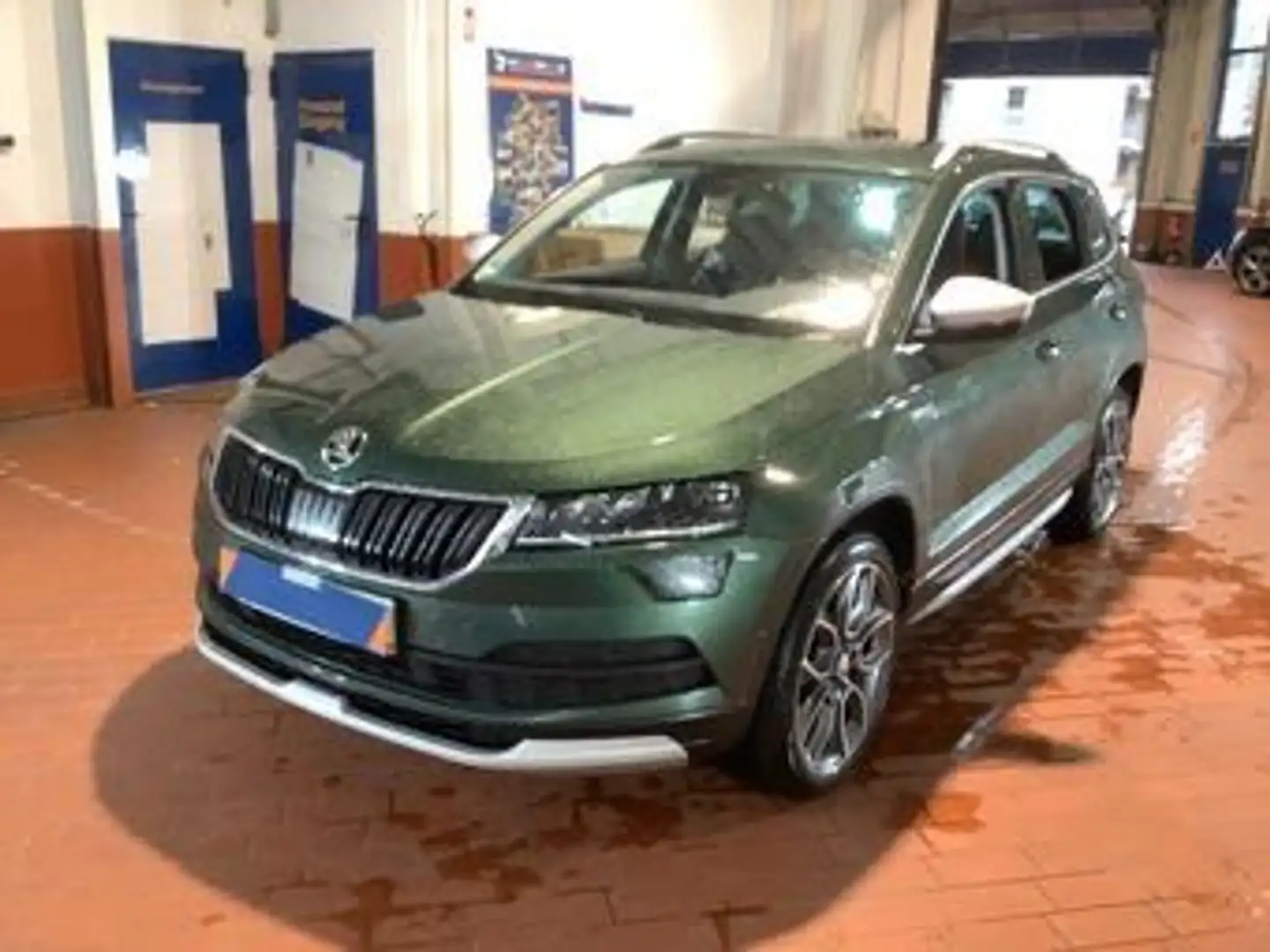 Skoda Karoq Scout 4x4 Panoramad.+Standhzg.+AHK+DCC Grün - 1