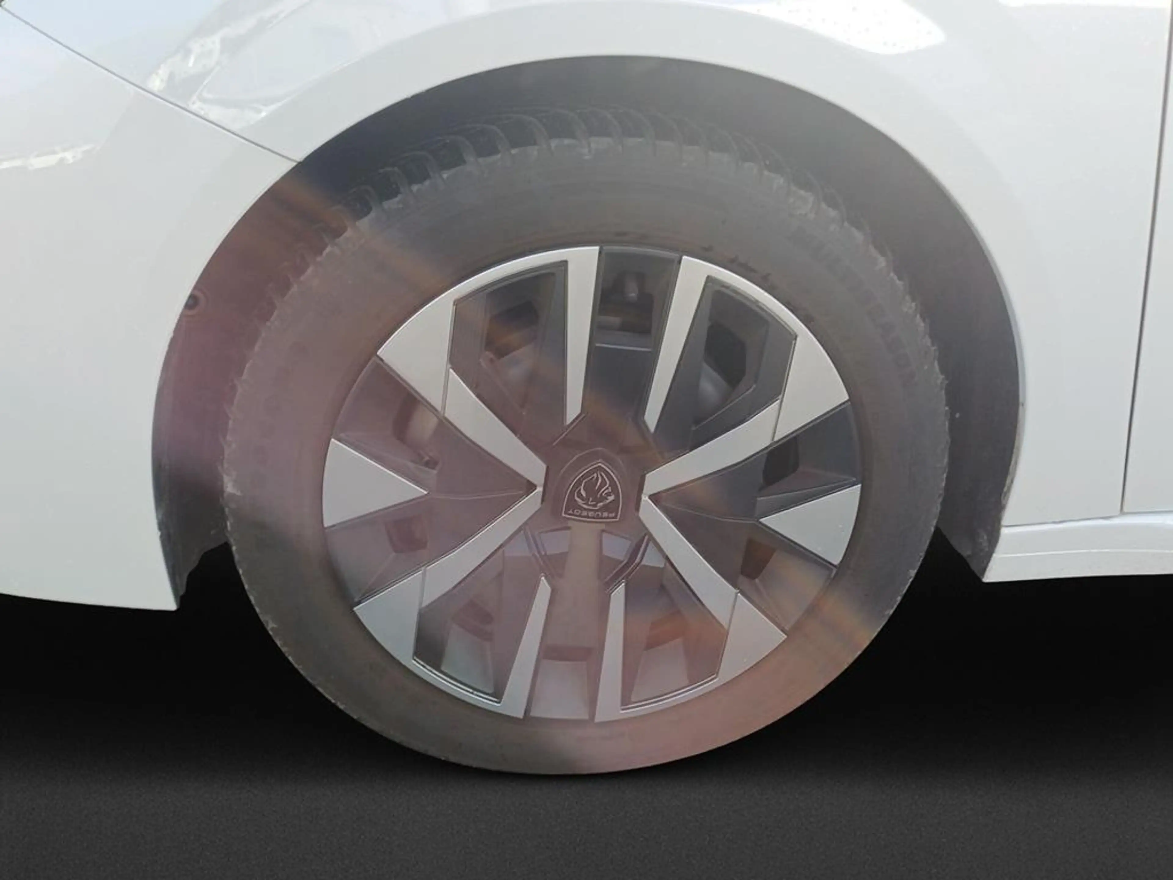 Peugeot 208 Active — photo 8