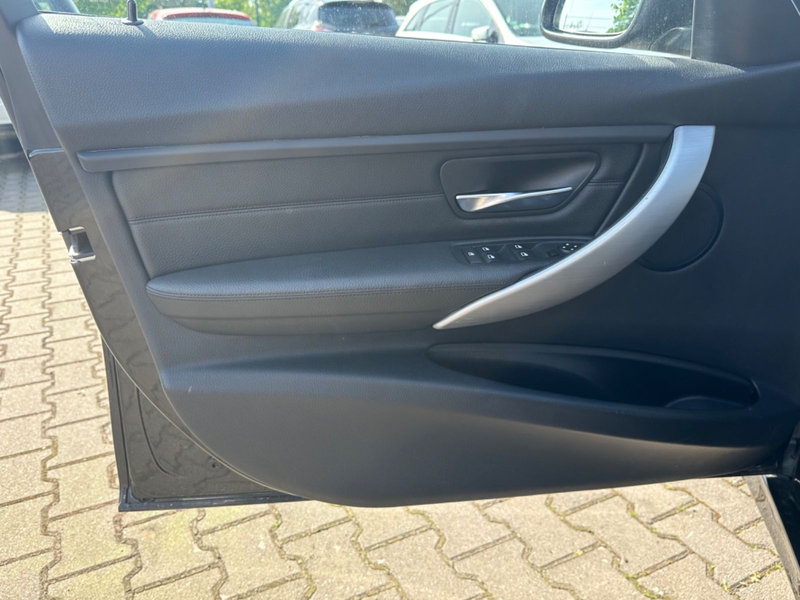 BMW 330 Baureihe 3 Touring 330d--AHK-LEDER-Sportfah. — photo 15