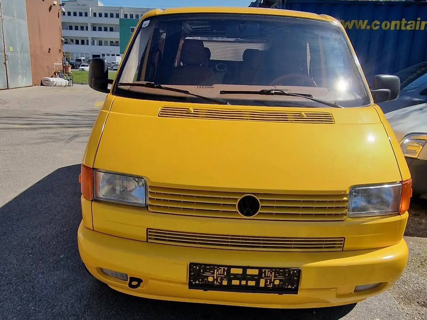 Volkswagen T4 VIP. Žlutá - 2